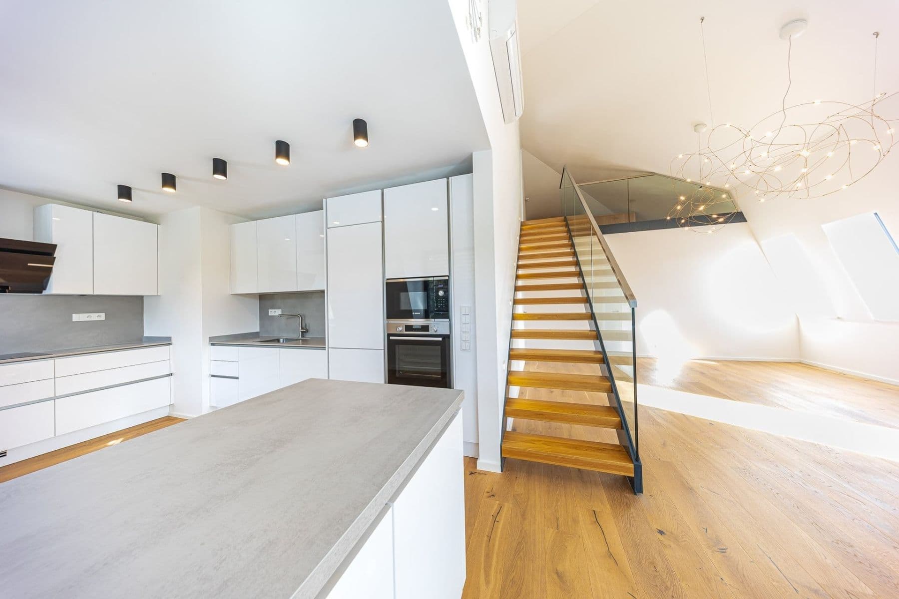 3 bedroom with open-plan kitchen flat to rent, 151 m², Čiklova, Prague, Prague 3 bedroom with open-plan kitchen flat to rent, 151 m², Čiklova, Prague, Prague