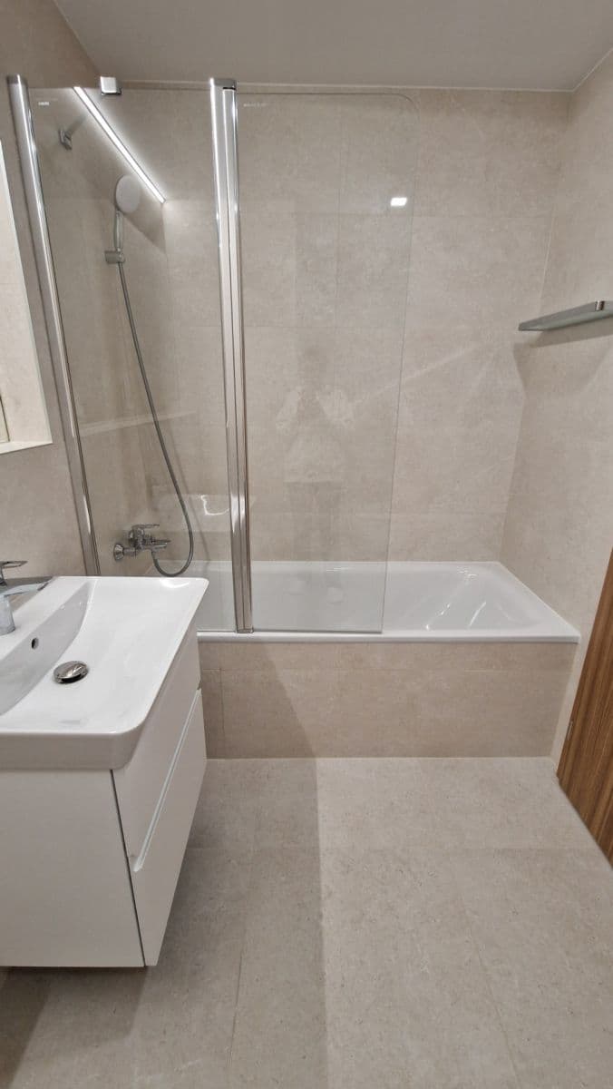 1 bedroom with open-plan kitchen flat to rent, 51 m², K Beranovu, Prague, Prague 1 bedroom with open-plan kitchen flat to rent, 51 m², K Beranovu, Prague, Prague