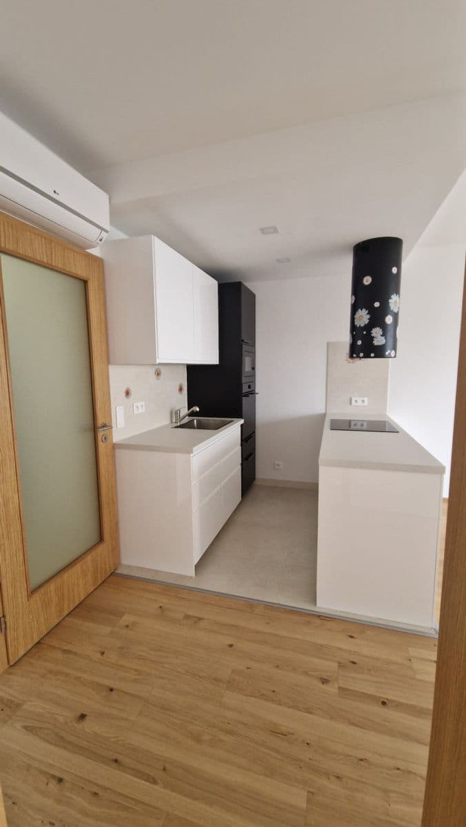 1 bedroom with open-plan kitchen flat to rent, 51 m², K Beranovu, Prague, Prague 1 bedroom with open-plan kitchen flat to rent, 51 m², K Beranovu, Prague, Prague