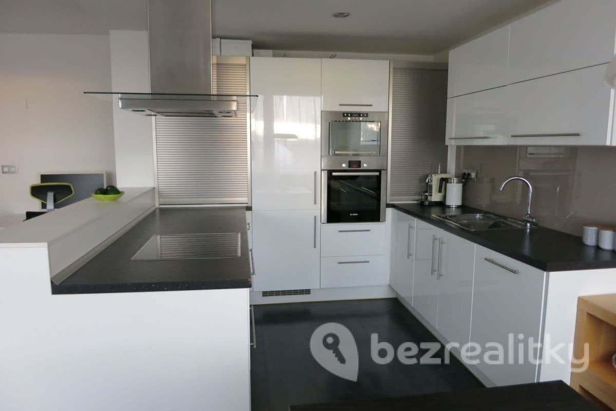 2 bedroom with open-plan kitchen flat to rent, 74 m², Litvínovská, Prague, Prague 2 bedroom with open-plan kitchen flat to rent, 74 m², Litvínovská, Prague, Prague