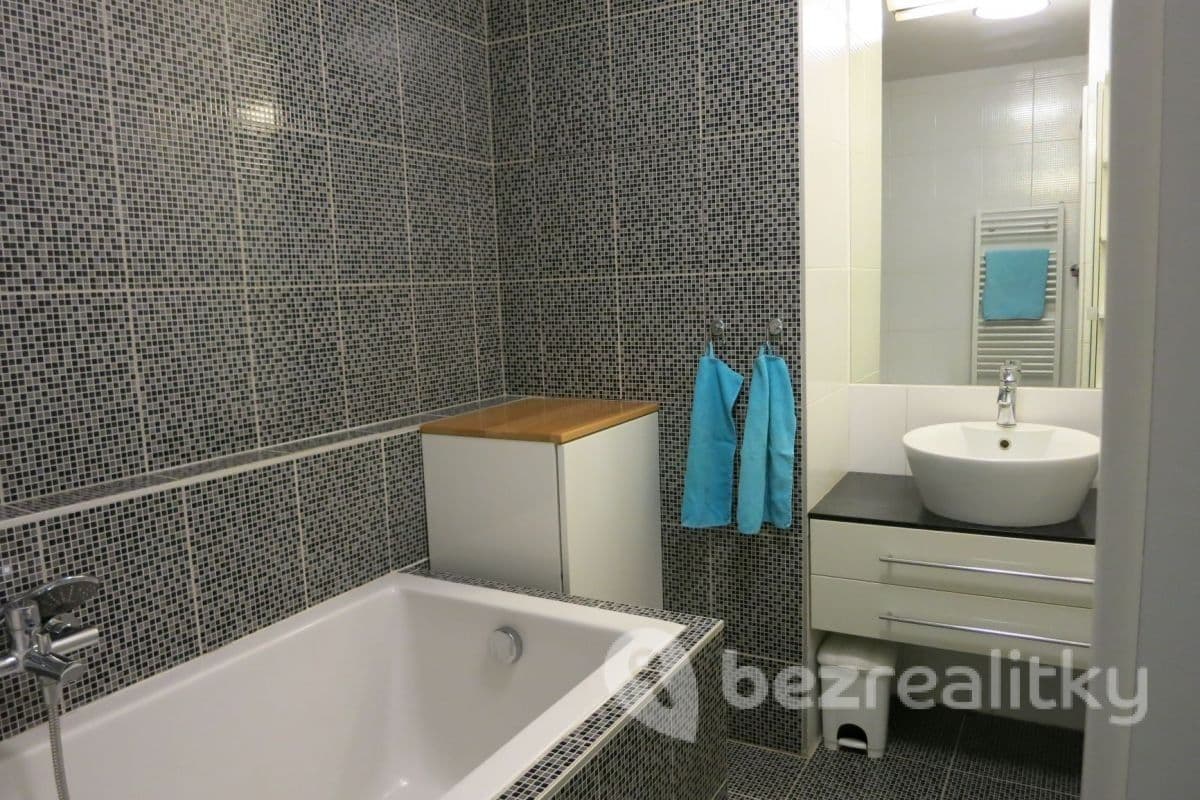 2 bedroom with open-plan kitchen flat to rent, 74 m², Litvínovská, Prague, Prague 2 bedroom with open-plan kitchen flat to rent, 74 m², Litvínovská, Prague, Prague