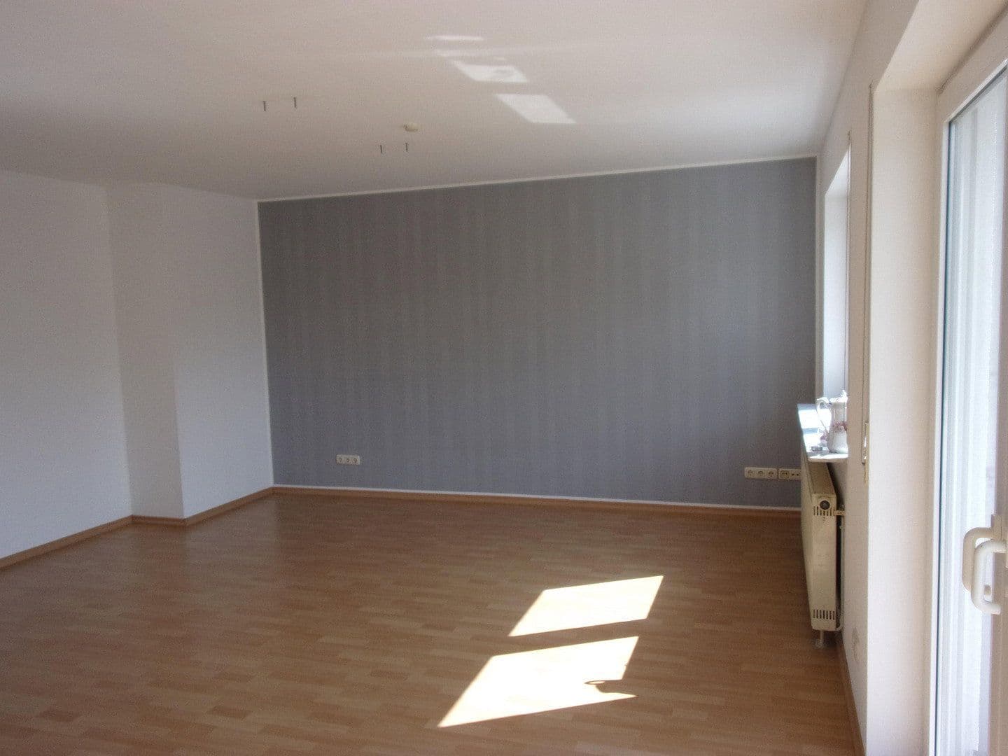 2 bedroom with open-plan kitchen flat to rent, 92 m², Im Hohlweg 36, Sulzbach (Taunus), Hesse 2 bedroom with open-plan kitchen flat to rent, 92 m², Im Hohlweg 36, Sulzbach (Taunus), Hesse