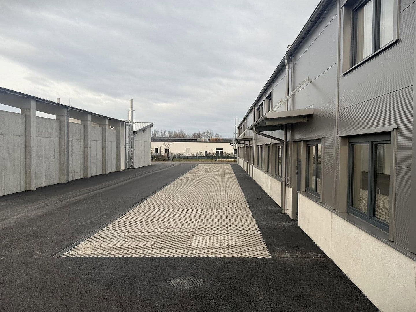 non-residential property to rent, 2,082 m², Gewerbepark B17 / II / Straße 3 / Objekt 11, Teesdorf, Lower Austria non-residential property to rent, 2,082 m², Gewerbepark B17 / II / Straße 3 / Objekt 11, Teesdorf, Lower Austria