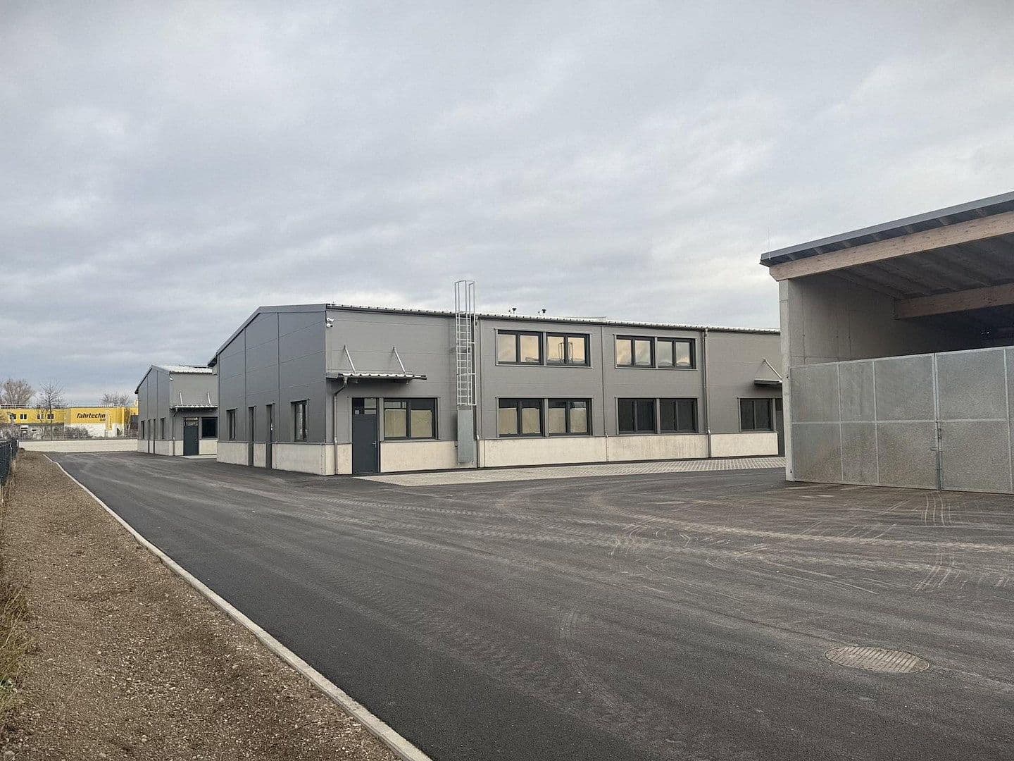 non-residential property to rent, 2,082 m², Gewerbepark B17 / II / Straße 3 / Objekt 11, Teesdorf, Lower Austria non-residential property to rent, 2,082 m², Gewerbepark B17 / II / Straße 3 / Objekt 11, Teesdorf, Lower Austria