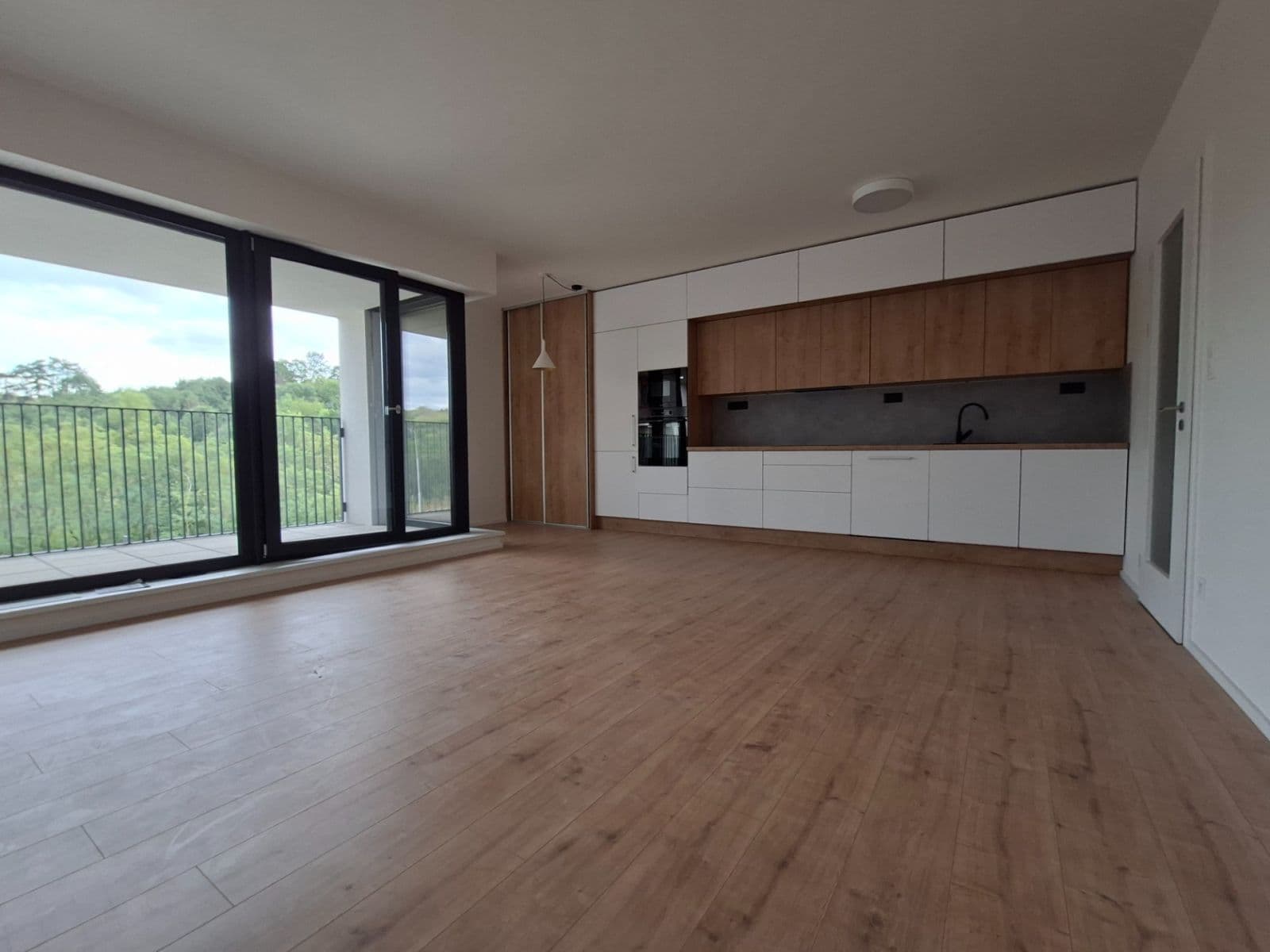 2 bedroom with open-plan kitchen flat to rent, 86 m², Brno, Jihomoravský Region 2 bedroom with open-plan kitchen flat to rent, 86 m², Brno, Jihomoravský Region