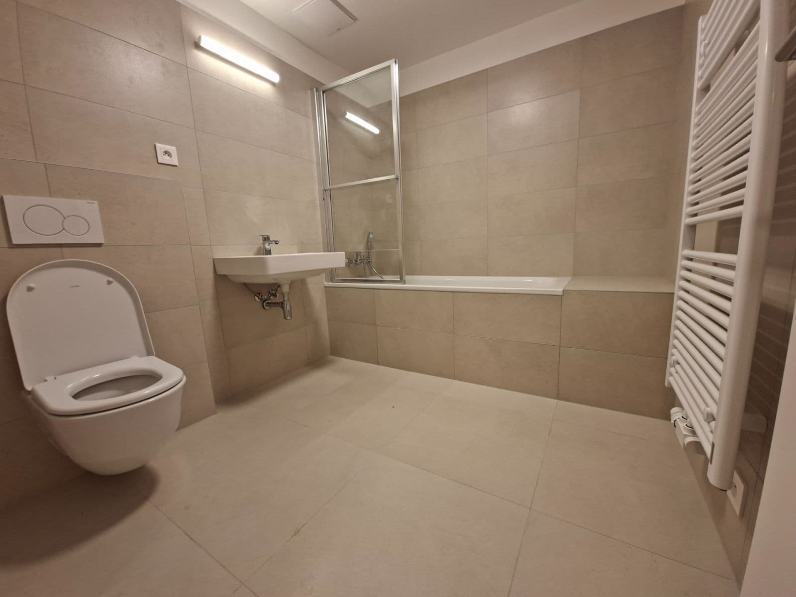 2 bedroom with open-plan kitchen flat to rent, 86 m², Brno, Jihomoravský Region 2 bedroom with open-plan kitchen flat to rent, 86 m², Brno, Jihomoravský Region
