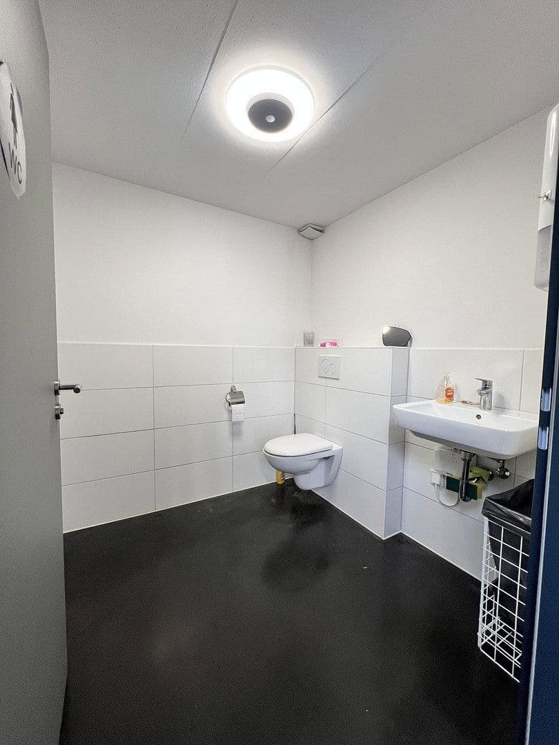 non-residential property to rent, 776 m², Lohmar, North Rhine-Westphalia non-residential property to rent, 776 m², Lohmar, North Rhine-Westphalia
