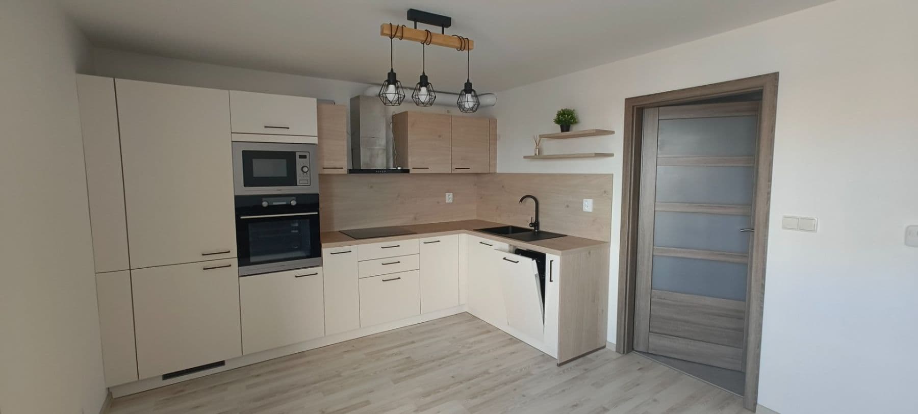 Studio flat to rent, 34 m², Uherova, Chýně, Středočeský Region Studio flat to rent, 34 m², Uherova, Chýně, Středočeský Region