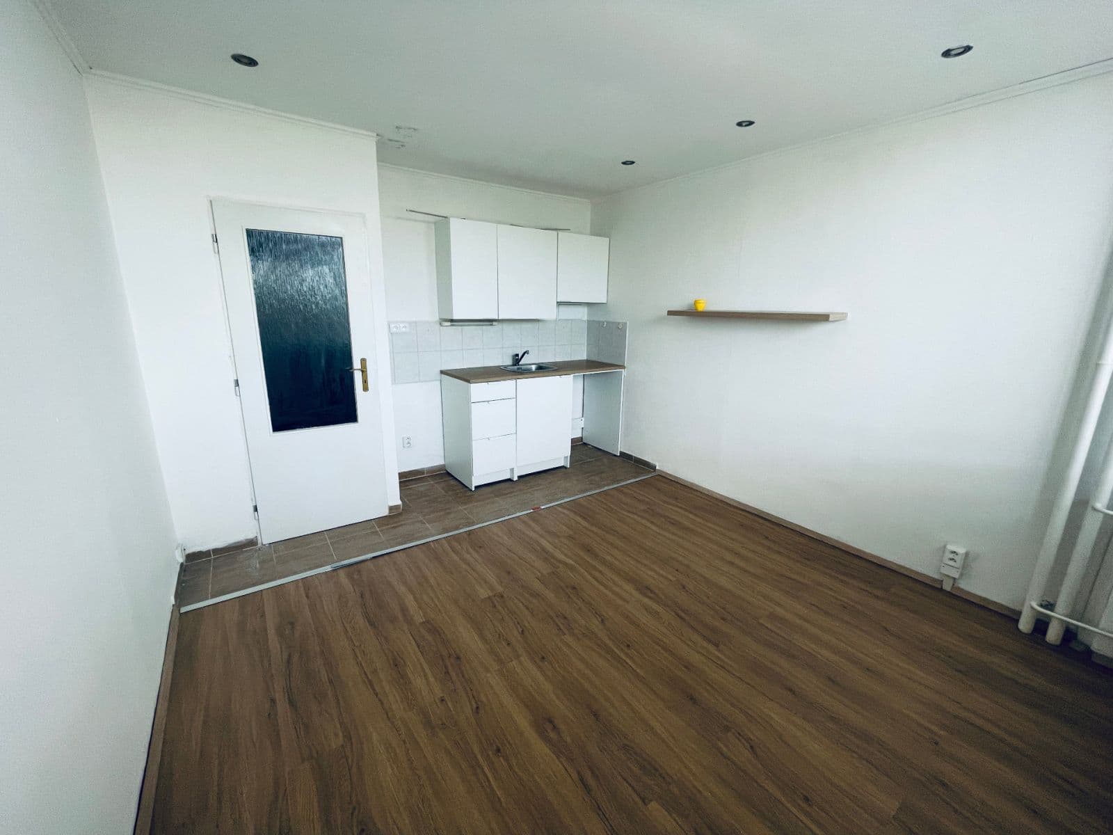 Studio flat to rent, 21 m², Jiráskova, Chomutov, Ústecký Region Studio flat to rent, 21 m², Jiráskova, Chomutov, Ústecký Region