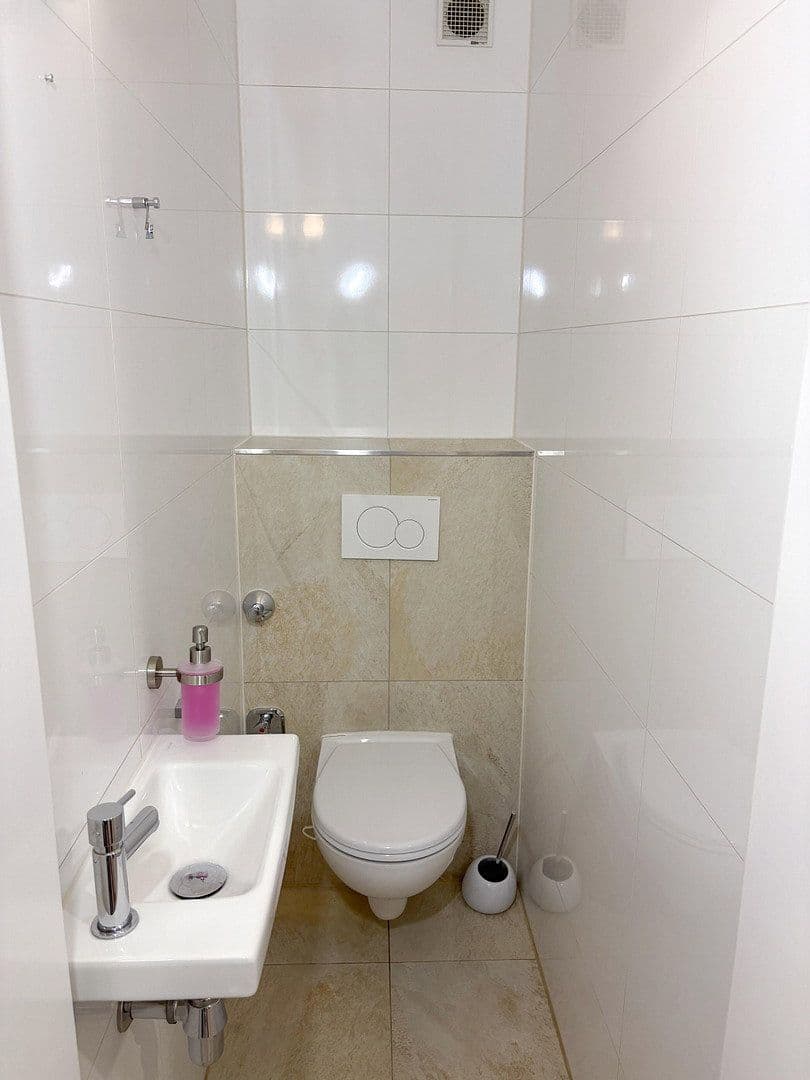 3 bedroom with open-plan kitchen flat to rent, 93 m², Stuttgart, Baden-Württemberg 3 bedroom with open-plan kitchen flat to rent, 93 m², Stuttgart, Baden-Württemberg