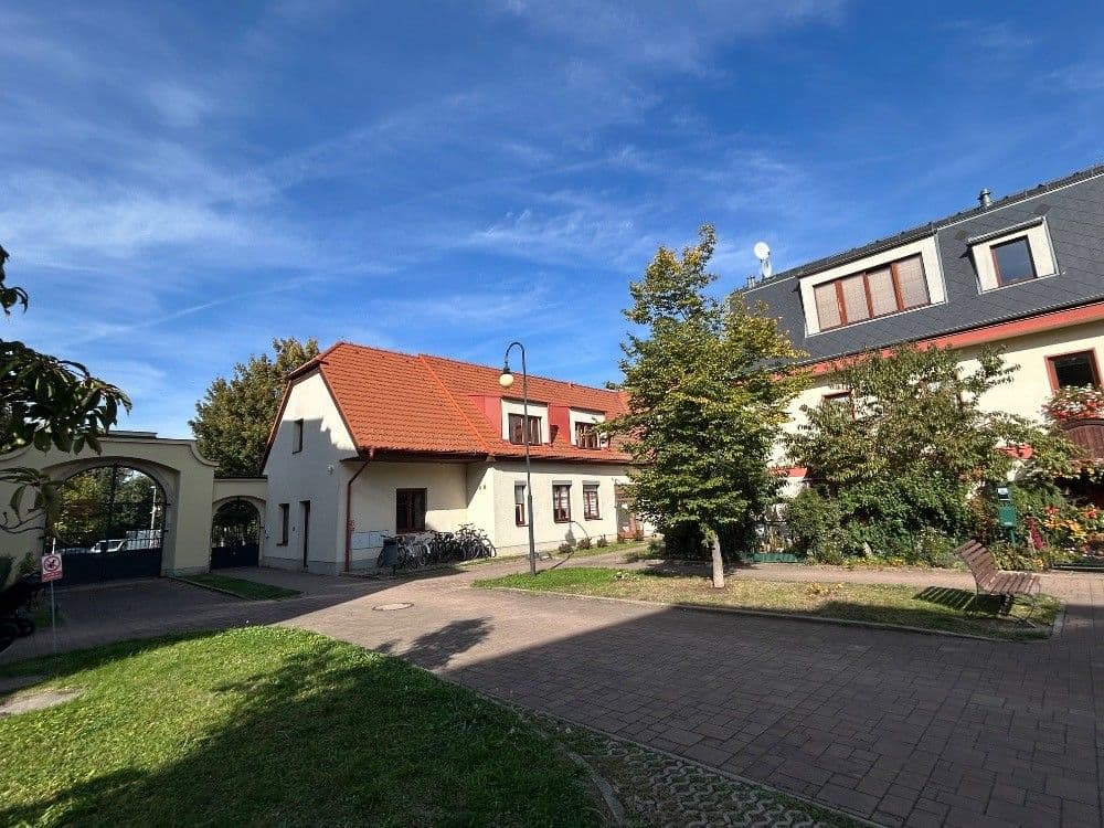 1 bedroom with open-plan kitchen flat to rent, 60 m², K Náhonu, Prague, Prague 1 bedroom with open-plan kitchen flat to rent, 60 m², K Náhonu, Prague, Prague