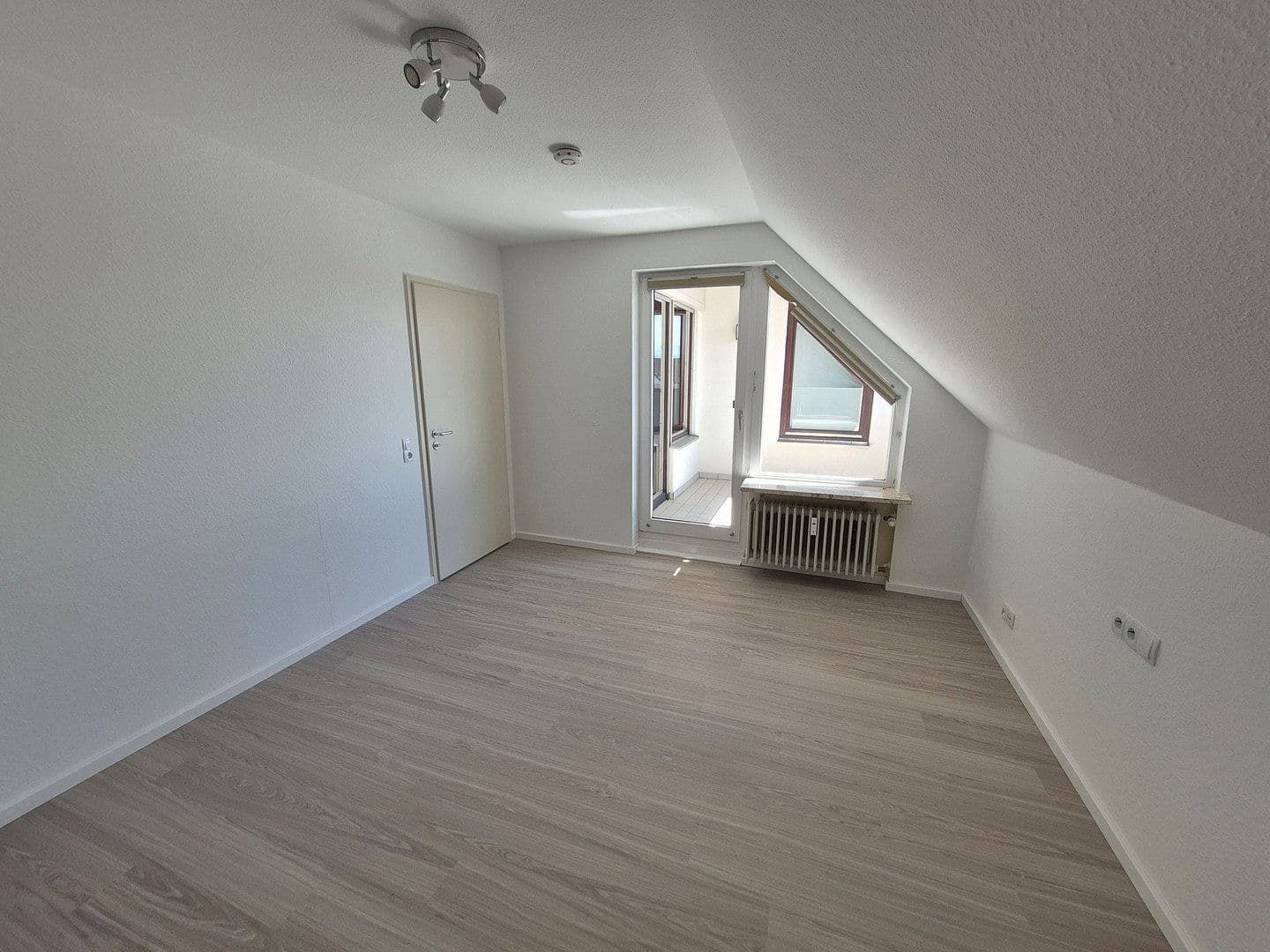 2 bedroom with open-plan kitchen flat to rent, 80 m², Moltkestraße 22, Friedrichshafen, Baden-Württemberg 2 bedroom with open-plan kitchen flat to rent, 80 m², Moltkestraße 22, Friedrichshafen, Baden-Württemberg