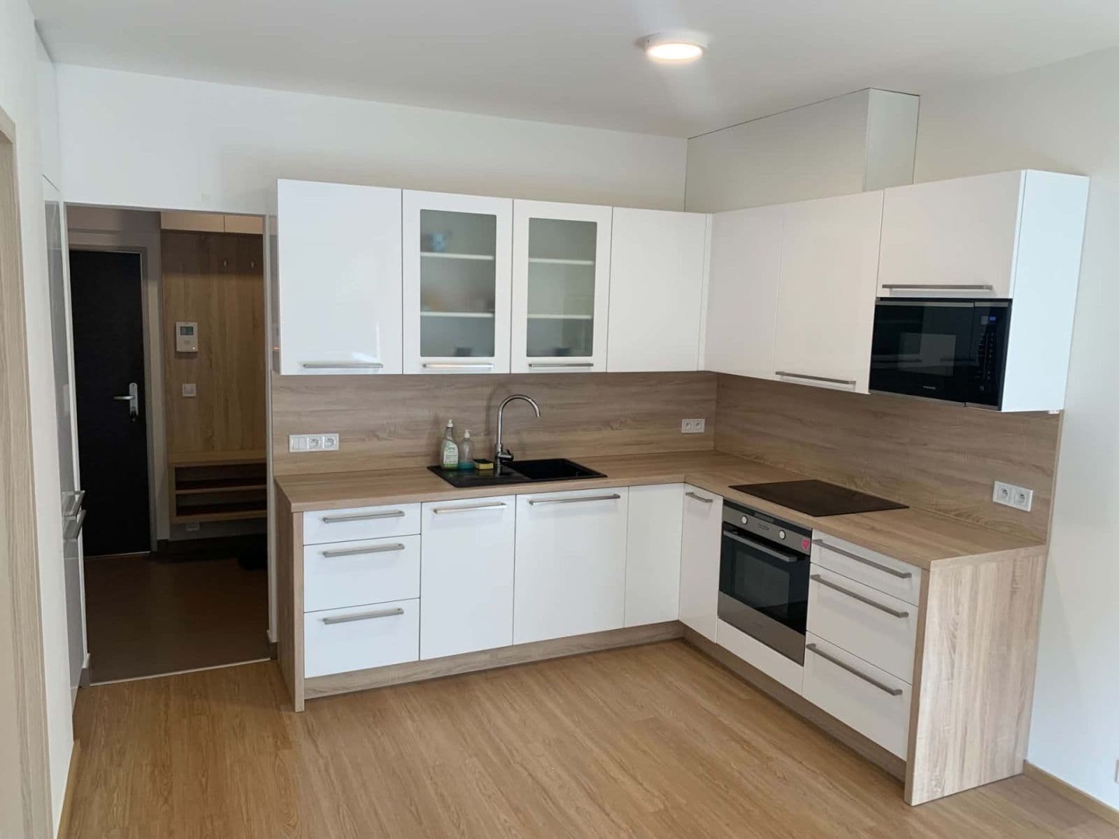 1 bedroom with open-plan kitchen flat to rent, 48 m², Pod Kavalírkou, Prague, Prague 1 bedroom with open-plan kitchen flat to rent, 48 m², Pod Kavalírkou, Prague, Prague