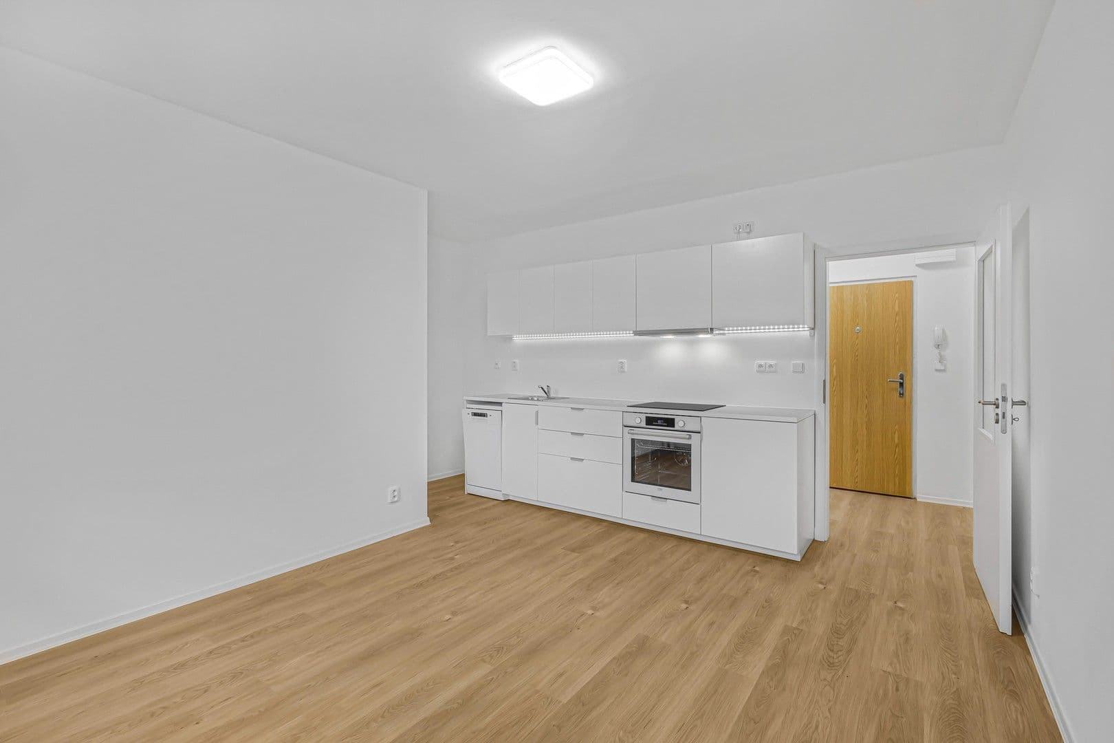 1 bedroom with open-plan kitchen flat to rent, 32 m², Jílovská, Prague, Prague 1 bedroom with open-plan kitchen flat to rent, 32 m², Jílovská, Prague, Prague