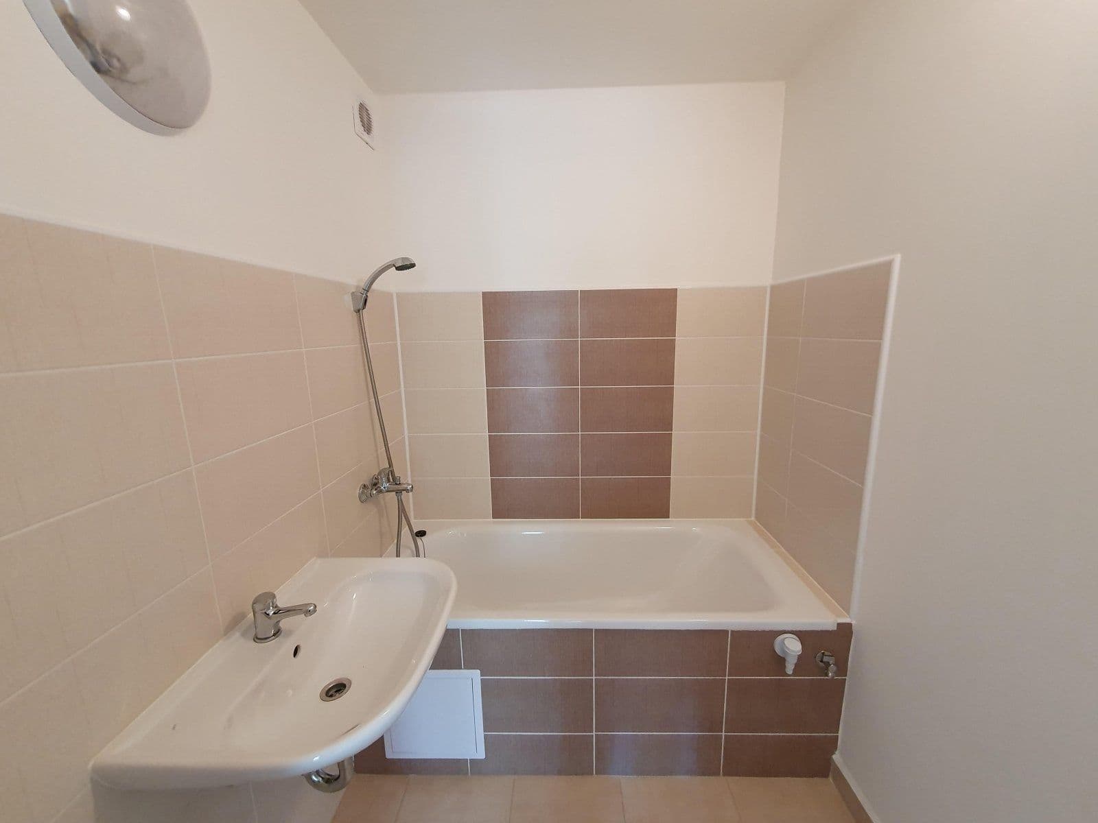 3 bedroom flat to rent, 68 m², Energetiků, Orlová, Moravskoslezský Region 3 bedroom flat to rent, 68 m², Energetiků, Orlová, Moravskoslezský Region