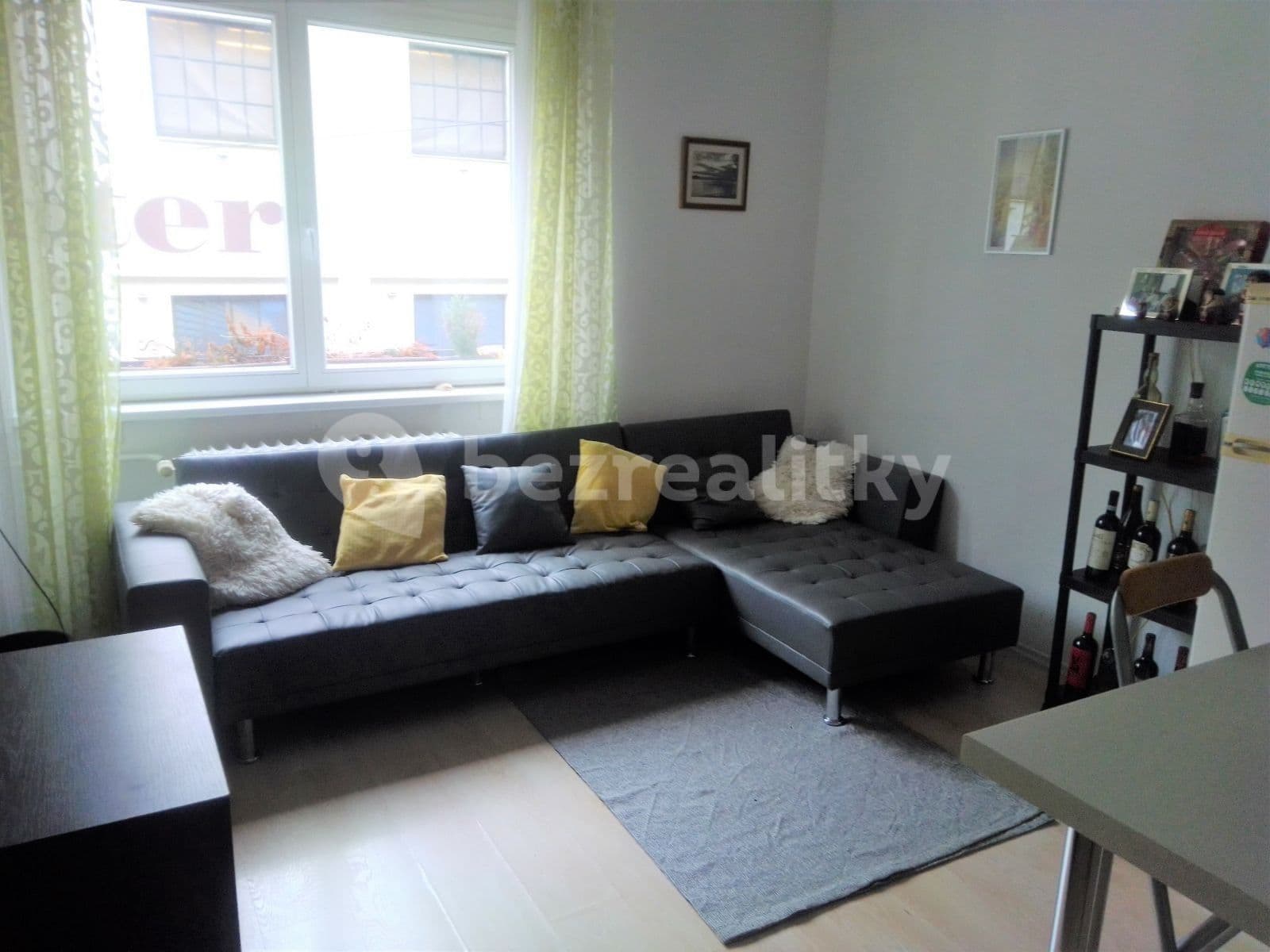 2 bedroom with open-plan kitchen flat to rent, 65 m², Pivovarská, Prague, Prague 2 bedroom with open-plan kitchen flat to rent, 65 m², Pivovarská, Prague, Prague