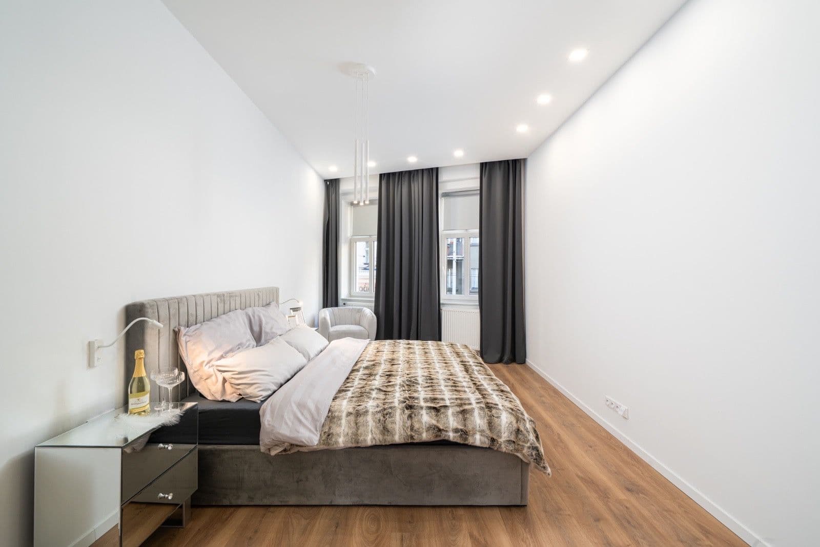 1 bedroom with open-plan kitchen flat to rent, 58 m², Milady Horákové, Prague, Prague 1 bedroom with open-plan kitchen flat to rent, 58 m², Milady Horákové, Prague, Prague