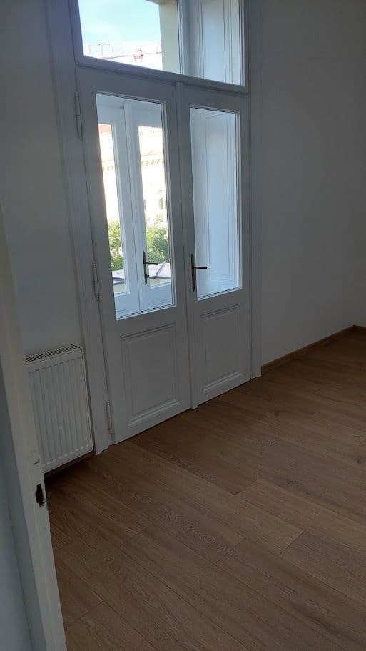 1 bedroom with open-plan kitchen flat to rent, 42 m², Pernerova, Prague, Prague 1 bedroom with open-plan kitchen flat to rent, 42 m², Pernerova, Prague, Prague