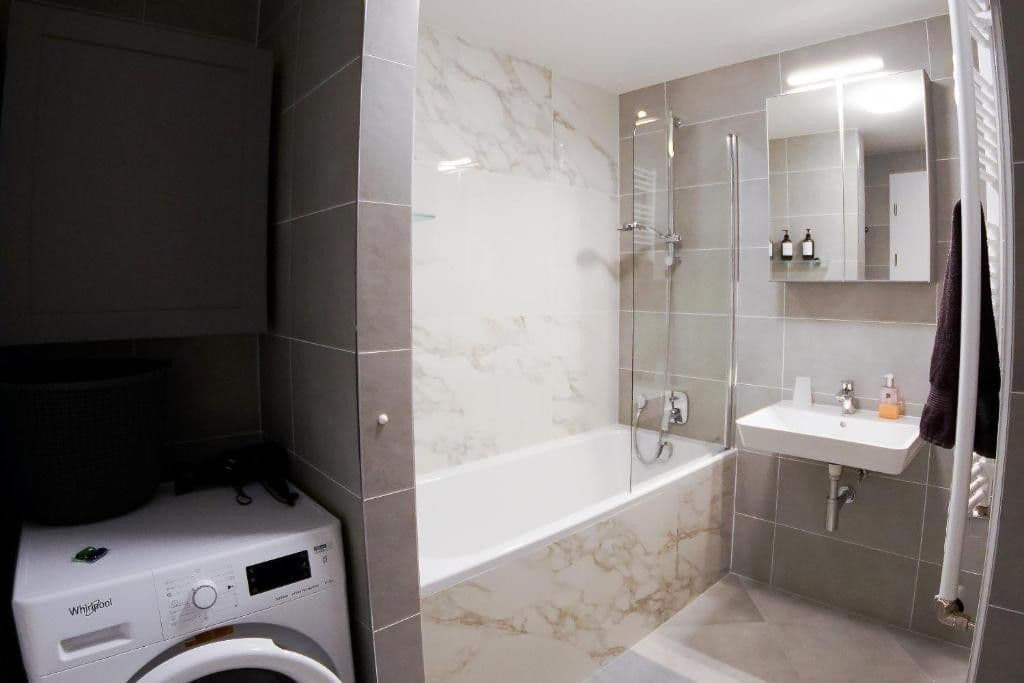 1 bedroom with open-plan kitchen flat to rent, 54 m², Jankovcova, Prague, Prague 1 bedroom with open-plan kitchen flat to rent, 54 m², Jankovcova, Prague, Prague