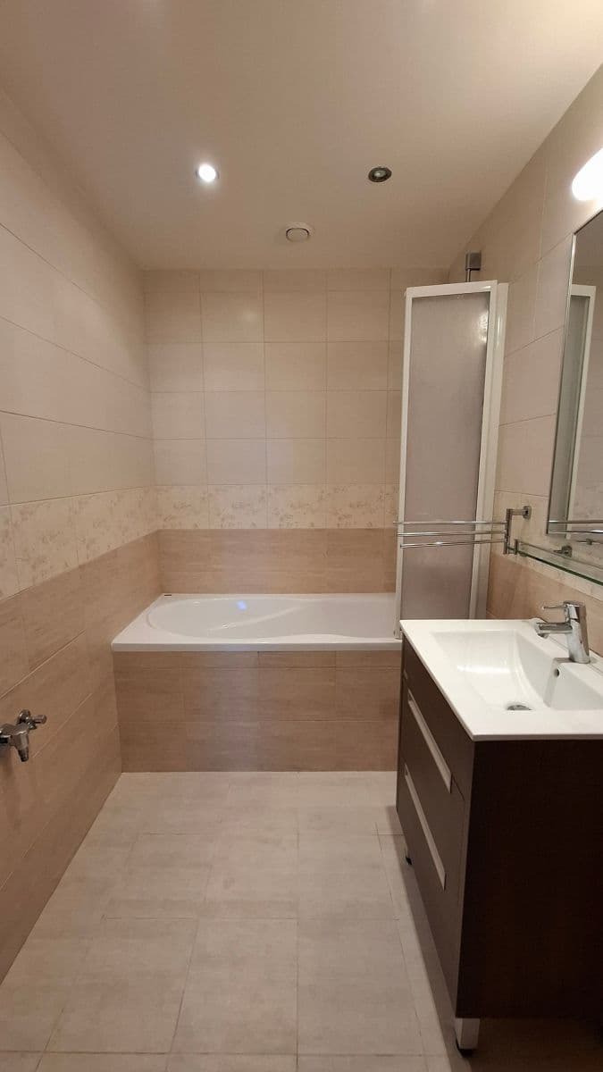 2 bedroom flat to rent, 51 m², Tobrucká, Prague, Prague 2 bedroom flat to rent, 51 m², Tobrucká, Prague, Prague