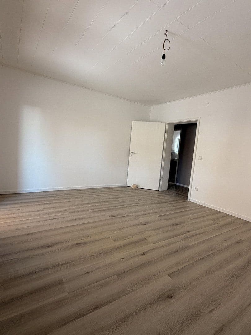 3 bedroom with open-plan kitchen flat to rent, 127 m², Römerberg, Rhineland-Palatinate 3 bedroom with open-plan kitchen flat to rent, 127 m², Römerberg, Rhineland-Palatinate