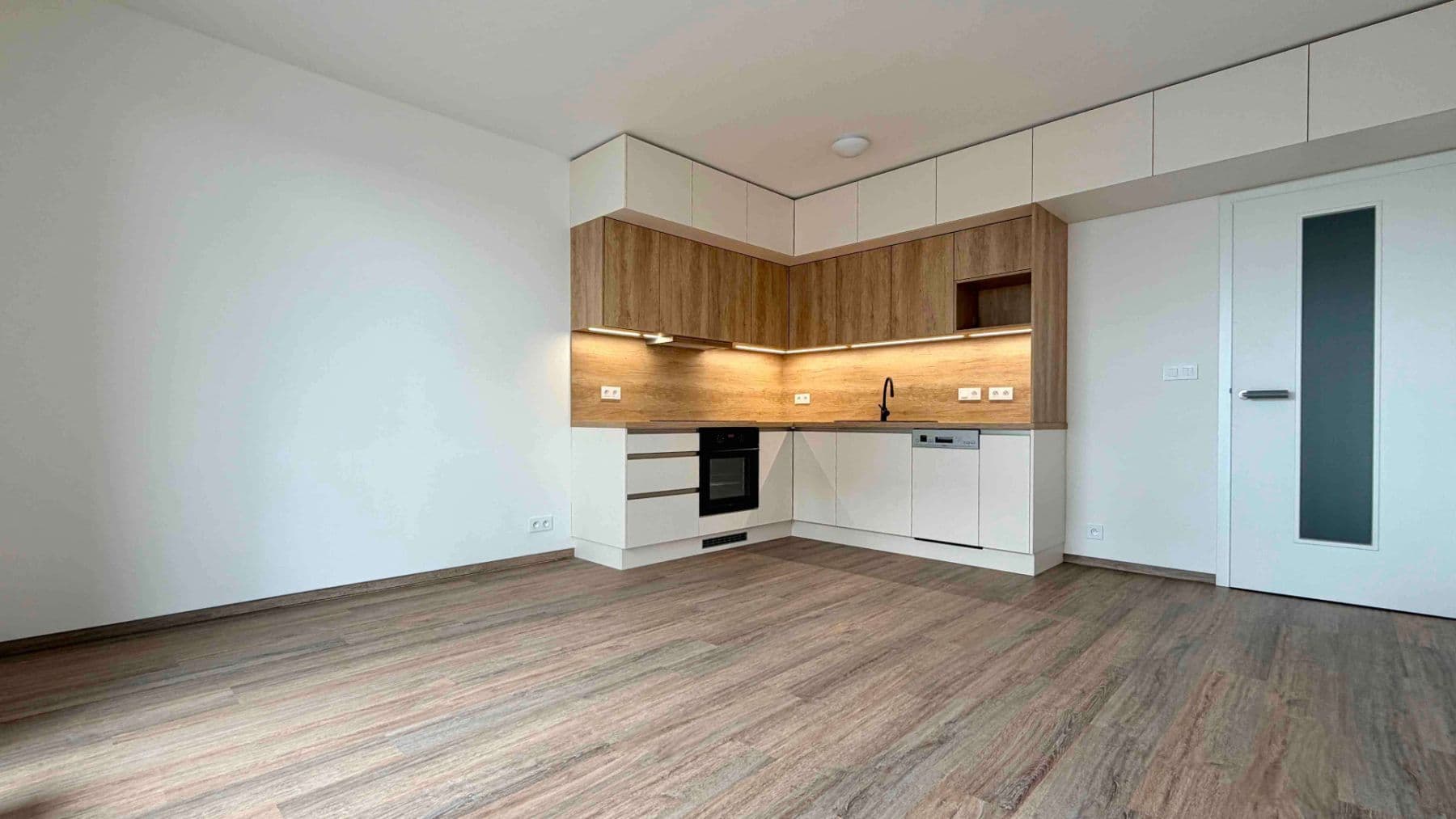 1 bedroom with open-plan kitchen flat to rent, 59 m², Jižní, Brno, Jihomoravský Region 1 bedroom with open-plan kitchen flat to rent, 59 m², Jižní, Brno, Jihomoravský Region