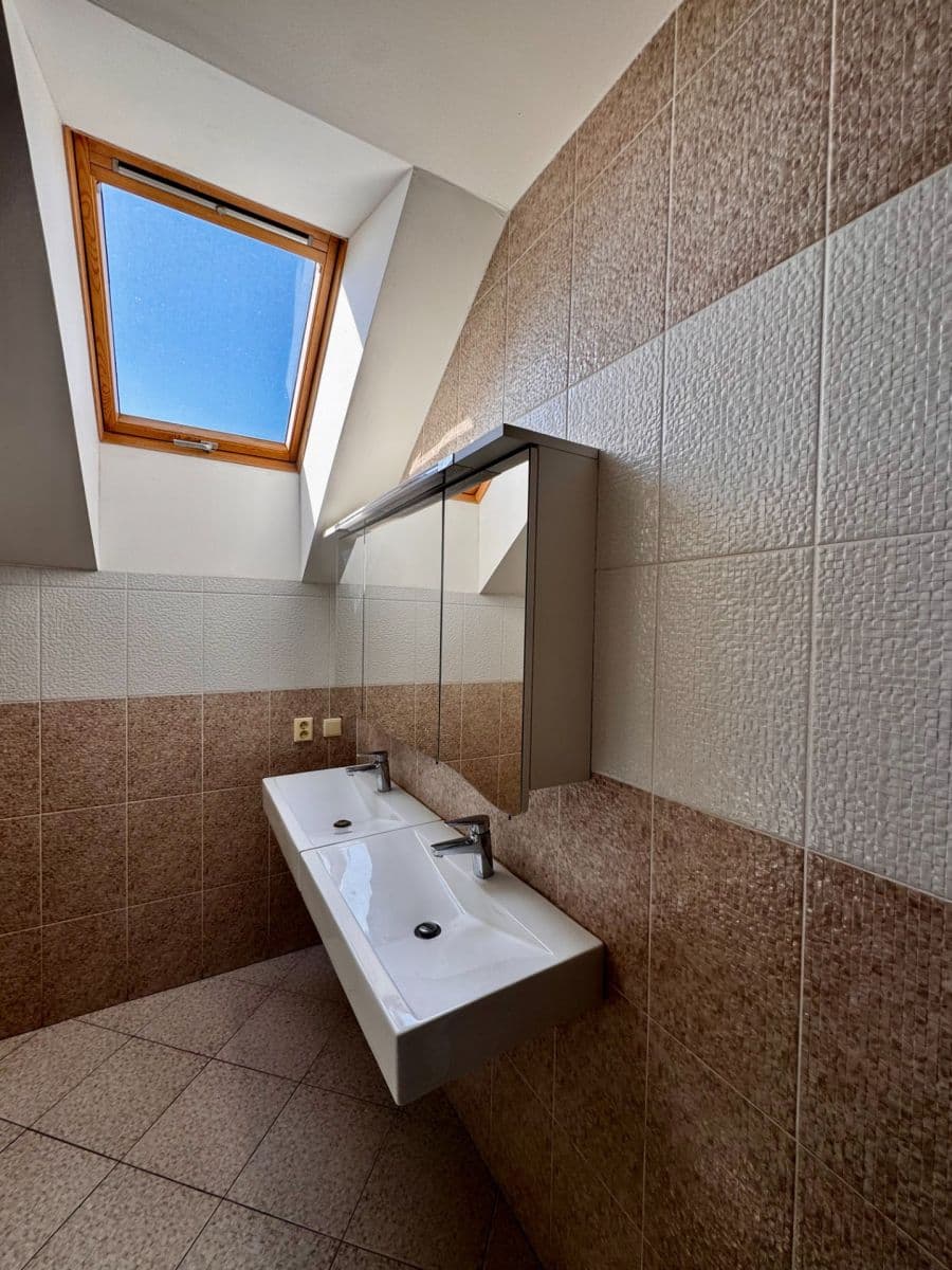 2 bedroom with open-plan kitchen flat to rent, 75 m², Semilská, Prague, Prague 2 bedroom with open-plan kitchen flat to rent, 75 m², Semilská, Prague, Prague