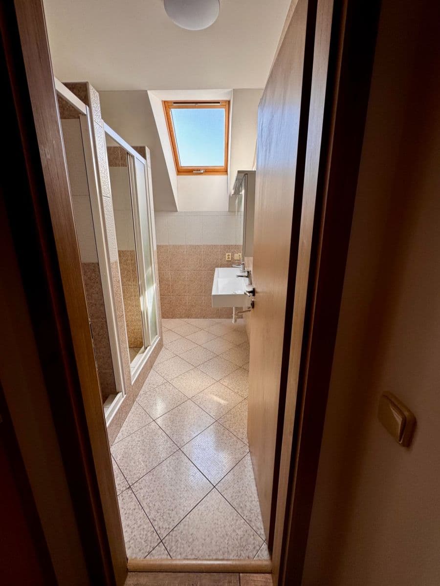 2 bedroom with open-plan kitchen flat to rent, 75 m², Semilská, Prague, Prague 2 bedroom with open-plan kitchen flat to rent, 75 m², Semilská, Prague, Prague