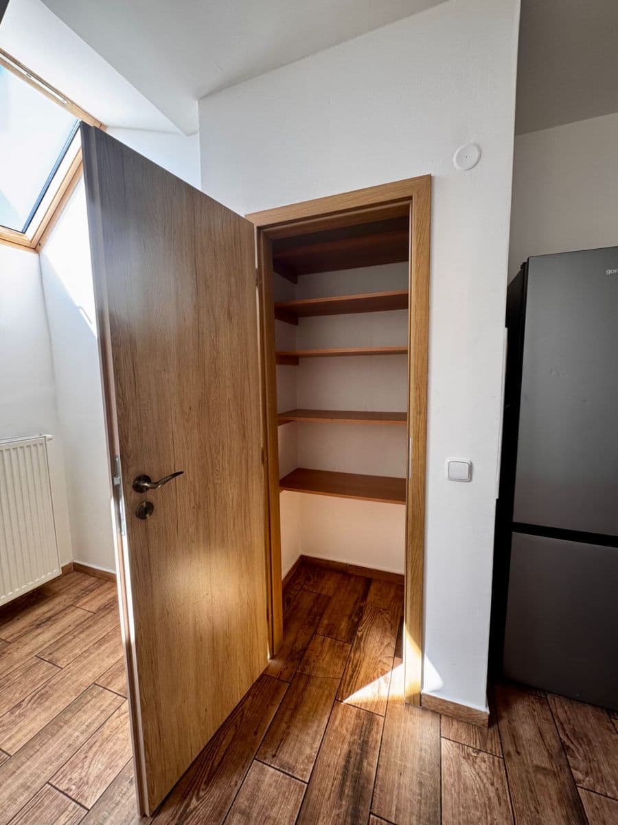 2 bedroom with open-plan kitchen flat to rent, 75 m², Semilská, Prague, Prague 2 bedroom with open-plan kitchen flat to rent, 75 m², Semilská, Prague, Prague