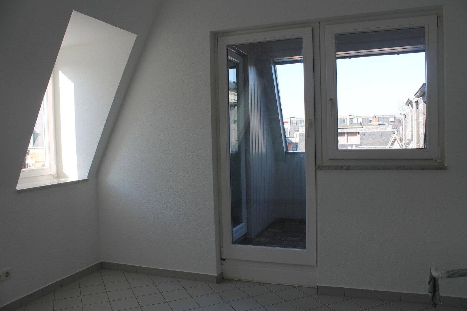 3 bedroom with open-plan kitchen flat to rent, 107 m², Friedrich-Engels-Straße 49, Zwickau, Saxony 3 bedroom with open-plan kitchen flat to rent, 107 m², Friedrich-Engels-Straße 49, Zwickau, Saxony