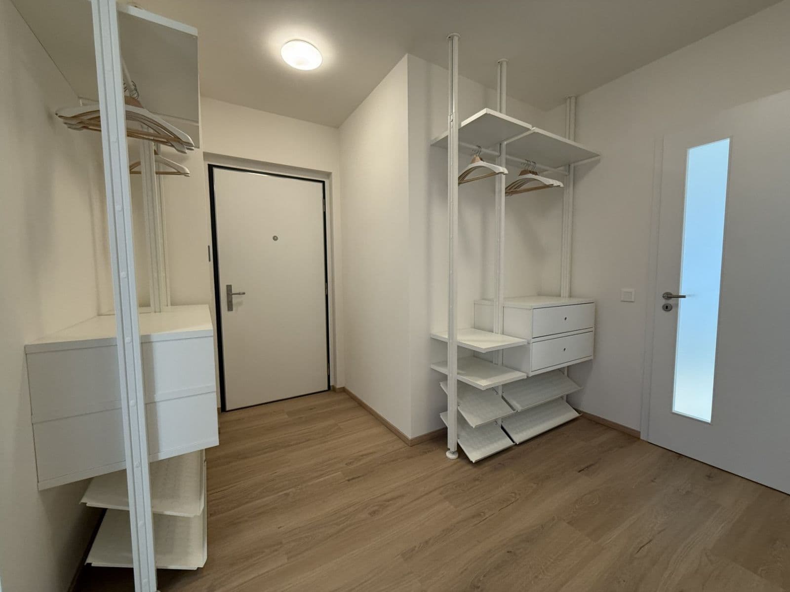 2 bedroom with open-plan kitchen flat to rent, 79 m², Laponská, Prague, Prague 2 bedroom with open-plan kitchen flat to rent, 79 m², Laponská, Prague, Prague