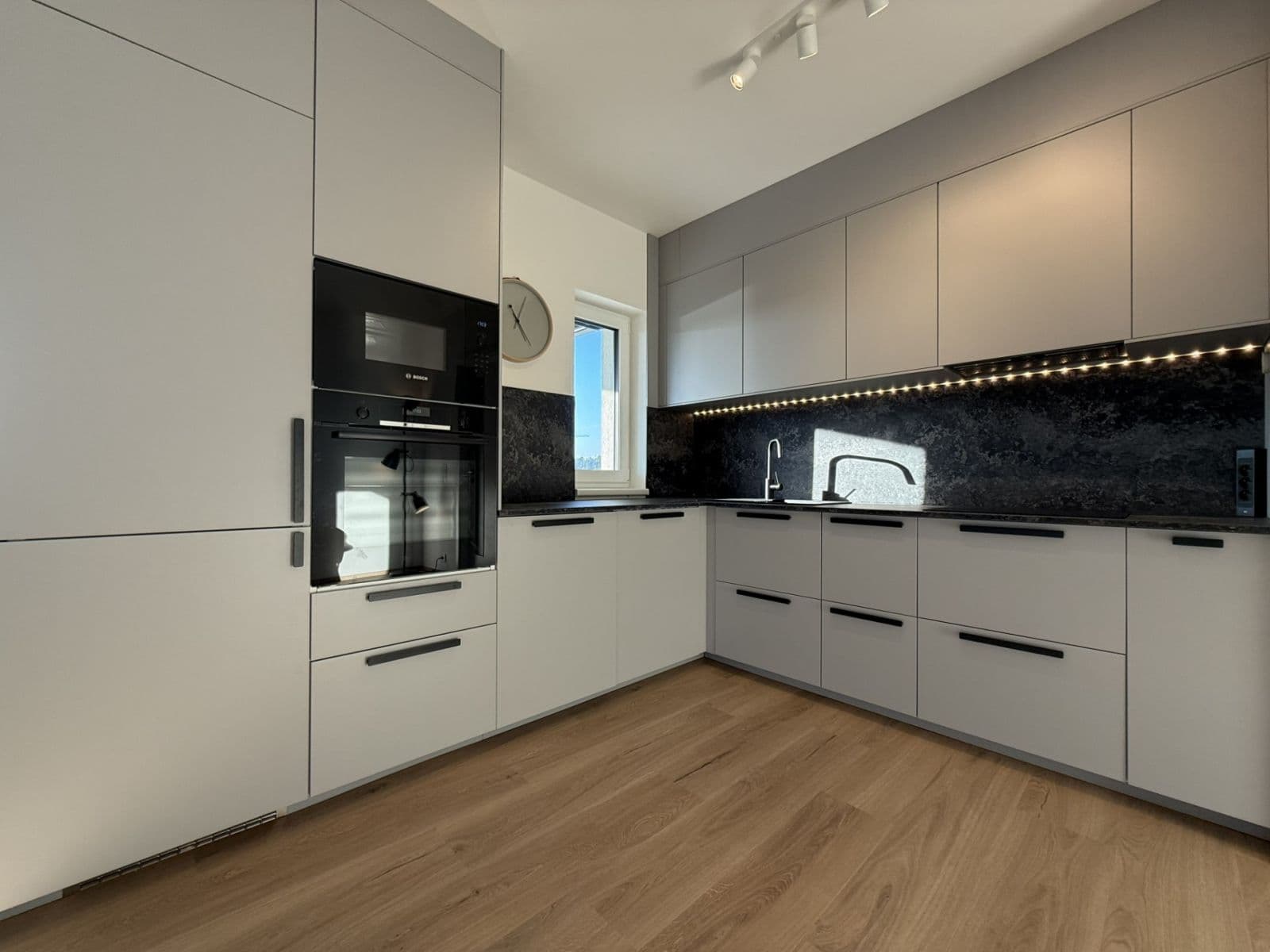 2 bedroom with open-plan kitchen flat to rent, 79 m², Laponská, Prague, Prague 2 bedroom with open-plan kitchen flat to rent, 79 m², Laponská, Prague, Prague