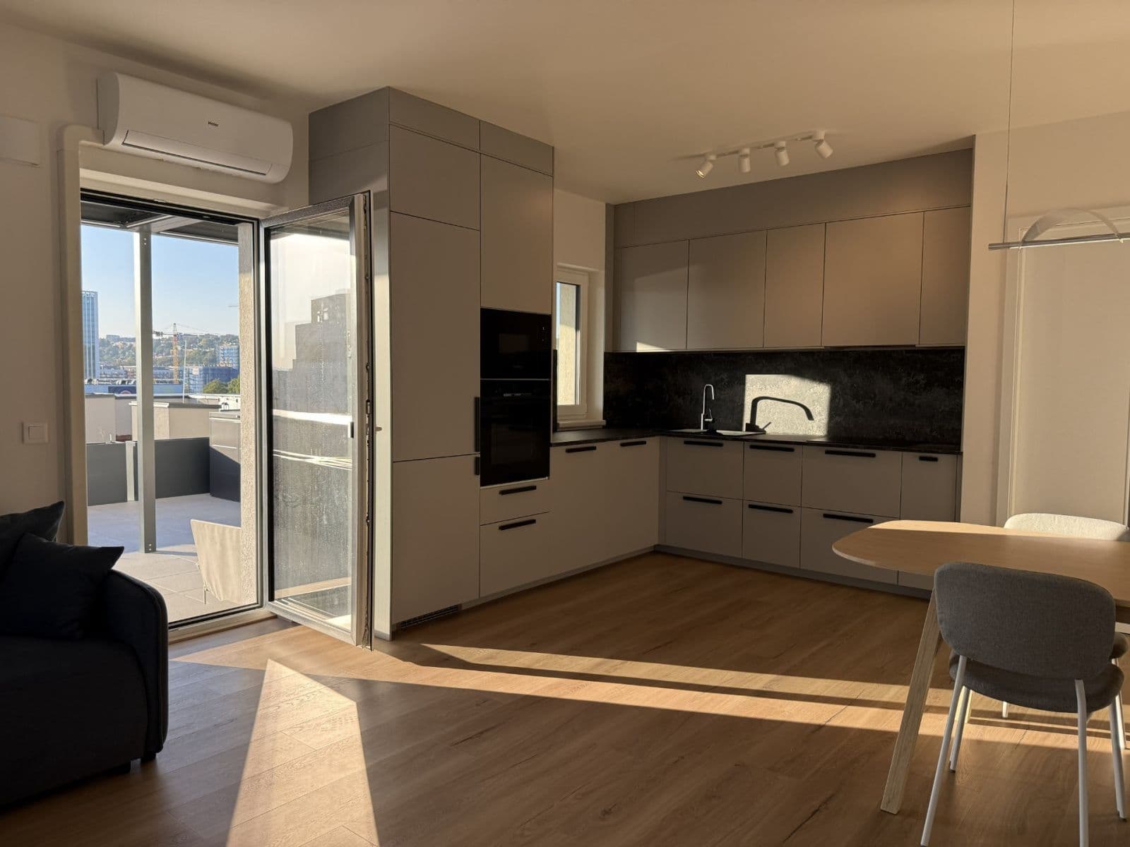 2 bedroom with open-plan kitchen flat to rent, 79 m², Laponská, Prague, Prague 2 bedroom with open-plan kitchen flat to rent, 79 m², Laponská, Prague, Prague