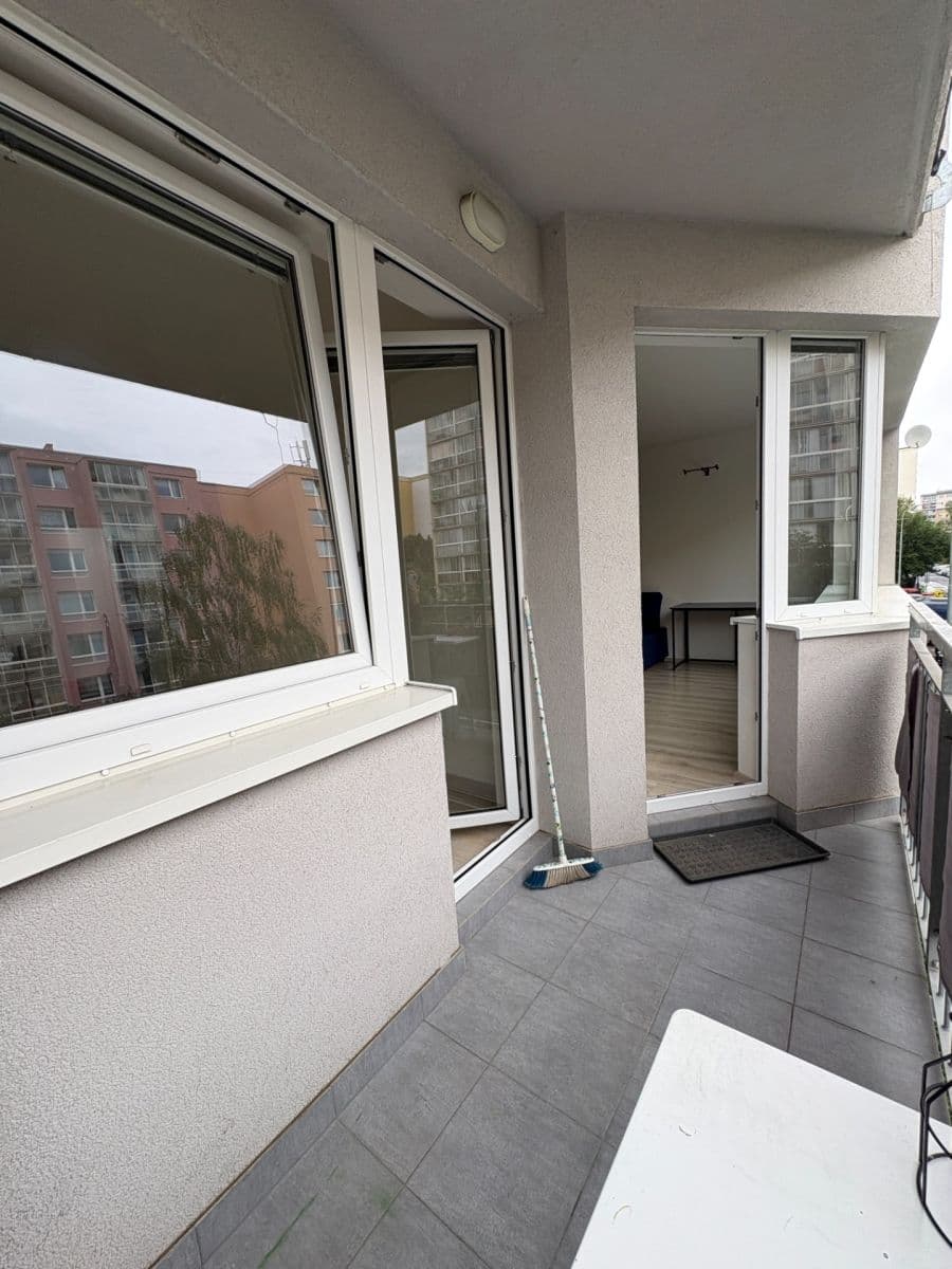 1 bedroom with open-plan kitchen flat to rent, 55 m², Tupolevova, Prague, Prague 1 bedroom with open-plan kitchen flat to rent, 55 m², Tupolevova, Prague, Prague