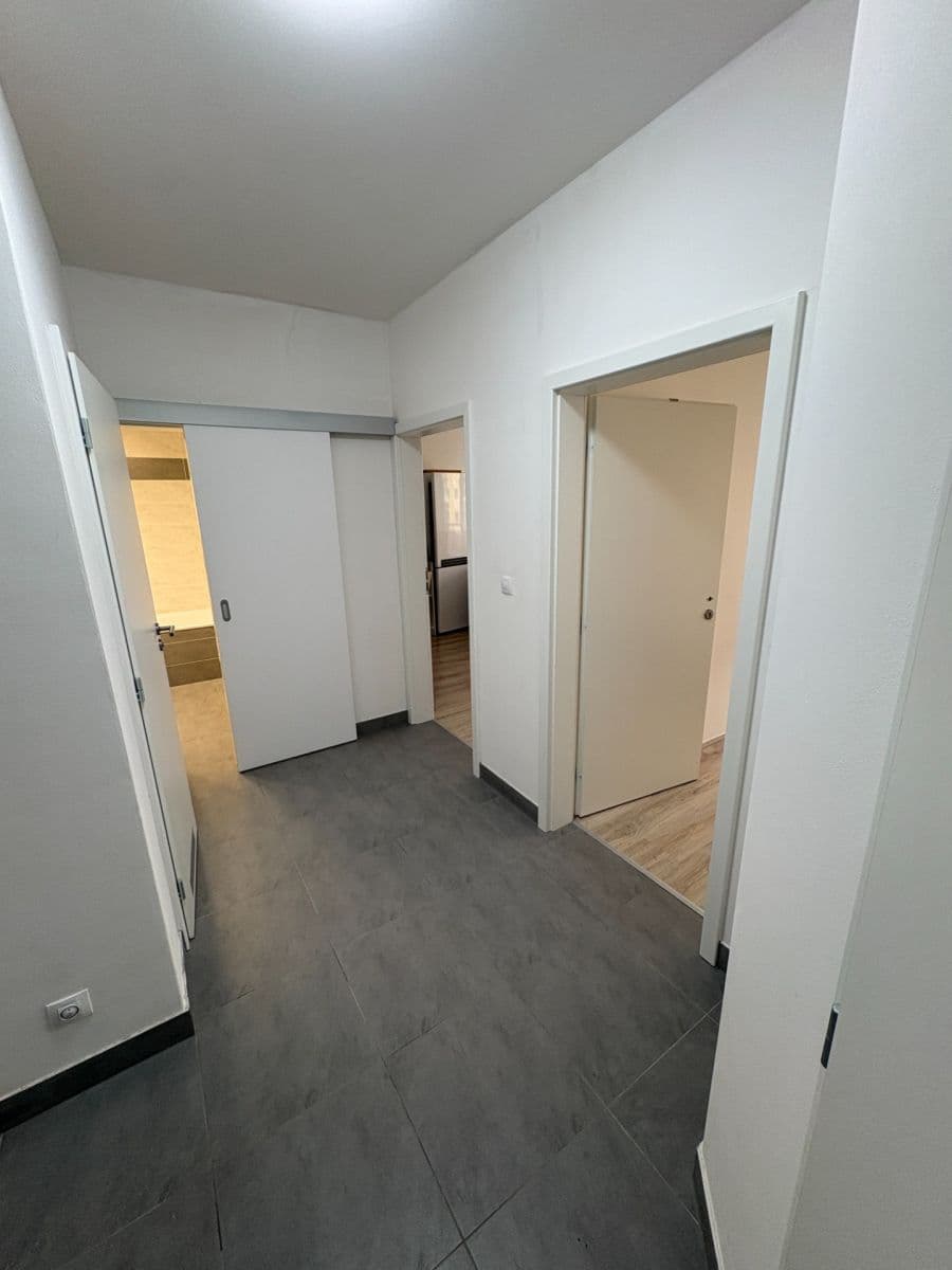 1 bedroom with open-plan kitchen flat to rent, 55 m², Tupolevova, Prague, Prague 1 bedroom with open-plan kitchen flat to rent, 55 m², Tupolevova, Prague, Prague