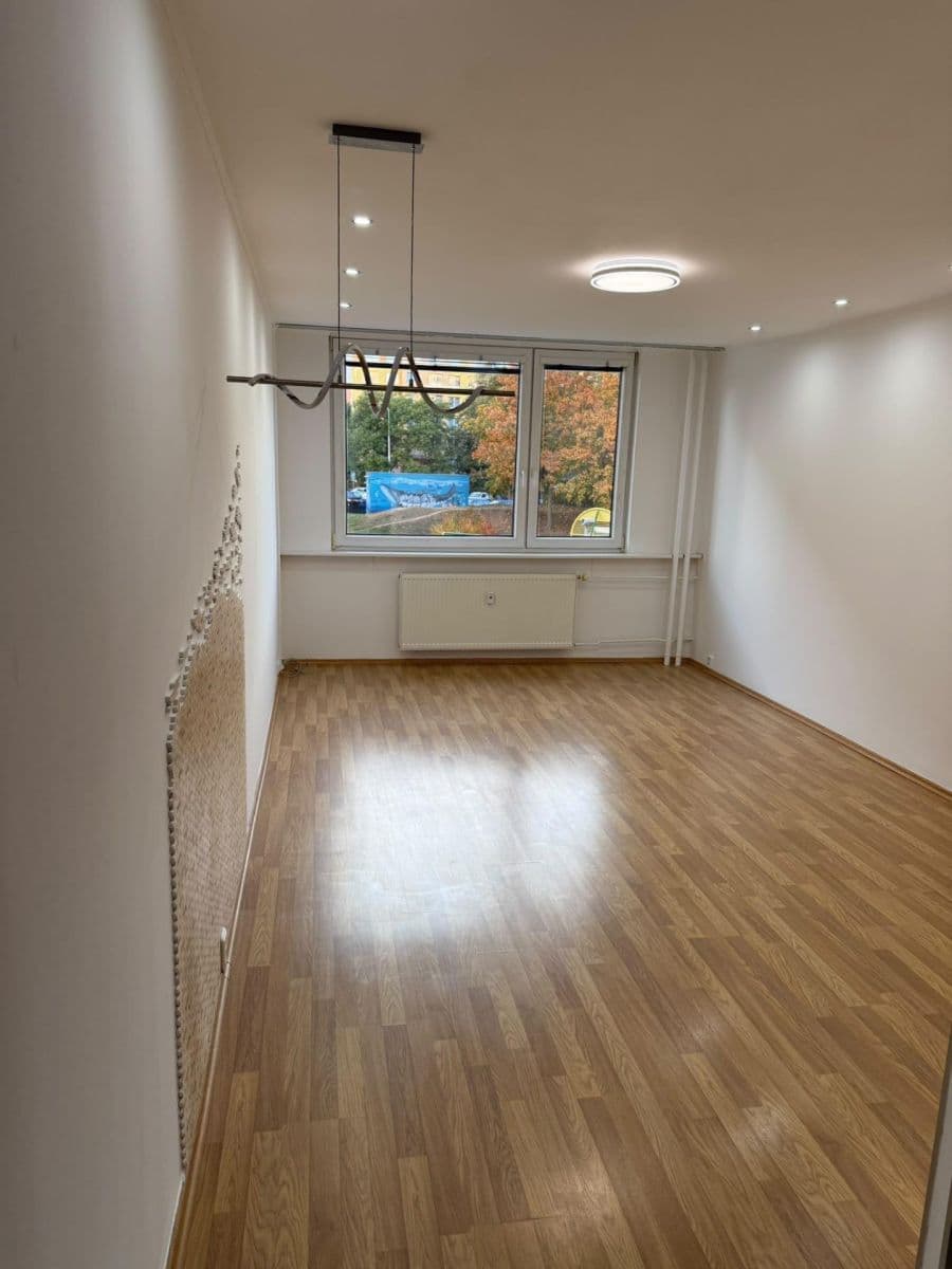 2 bedroom with open-plan kitchen flat to rent, 68 m², Šimonova, Prague, Prague 2 bedroom with open-plan kitchen flat to rent, 68 m², Šimonova, Prague, Prague