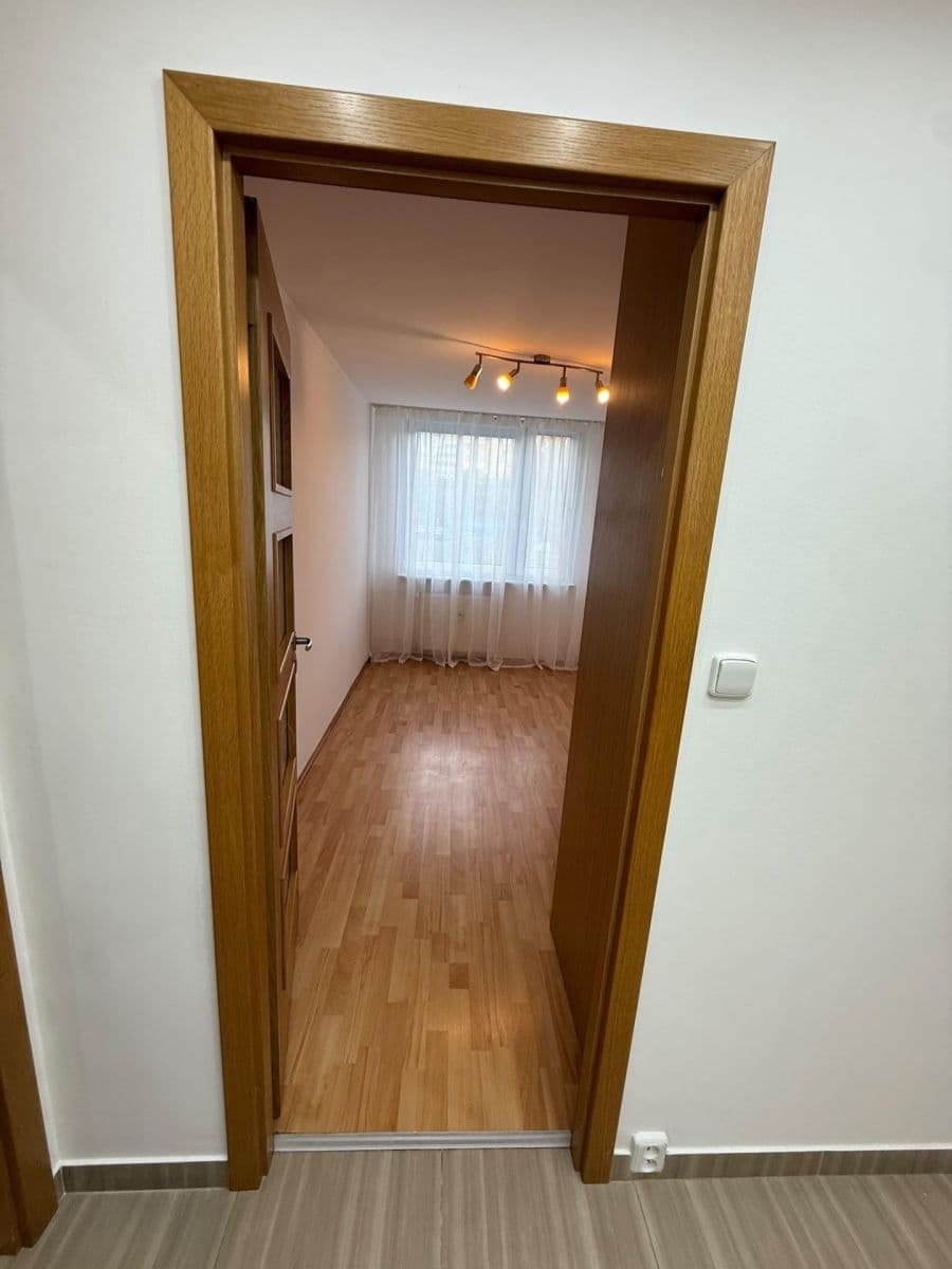2 bedroom with open-plan kitchen flat to rent, 68 m², Šimonova, Prague, Prague 2 bedroom with open-plan kitchen flat to rent, 68 m², Šimonova, Prague, Prague