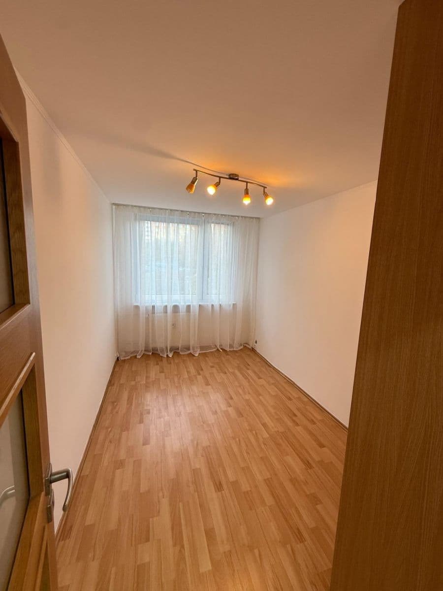 2 bedroom with open-plan kitchen flat to rent, 68 m², Šimonova, Prague, Prague 2 bedroom with open-plan kitchen flat to rent, 68 m², Šimonova, Prague, Prague