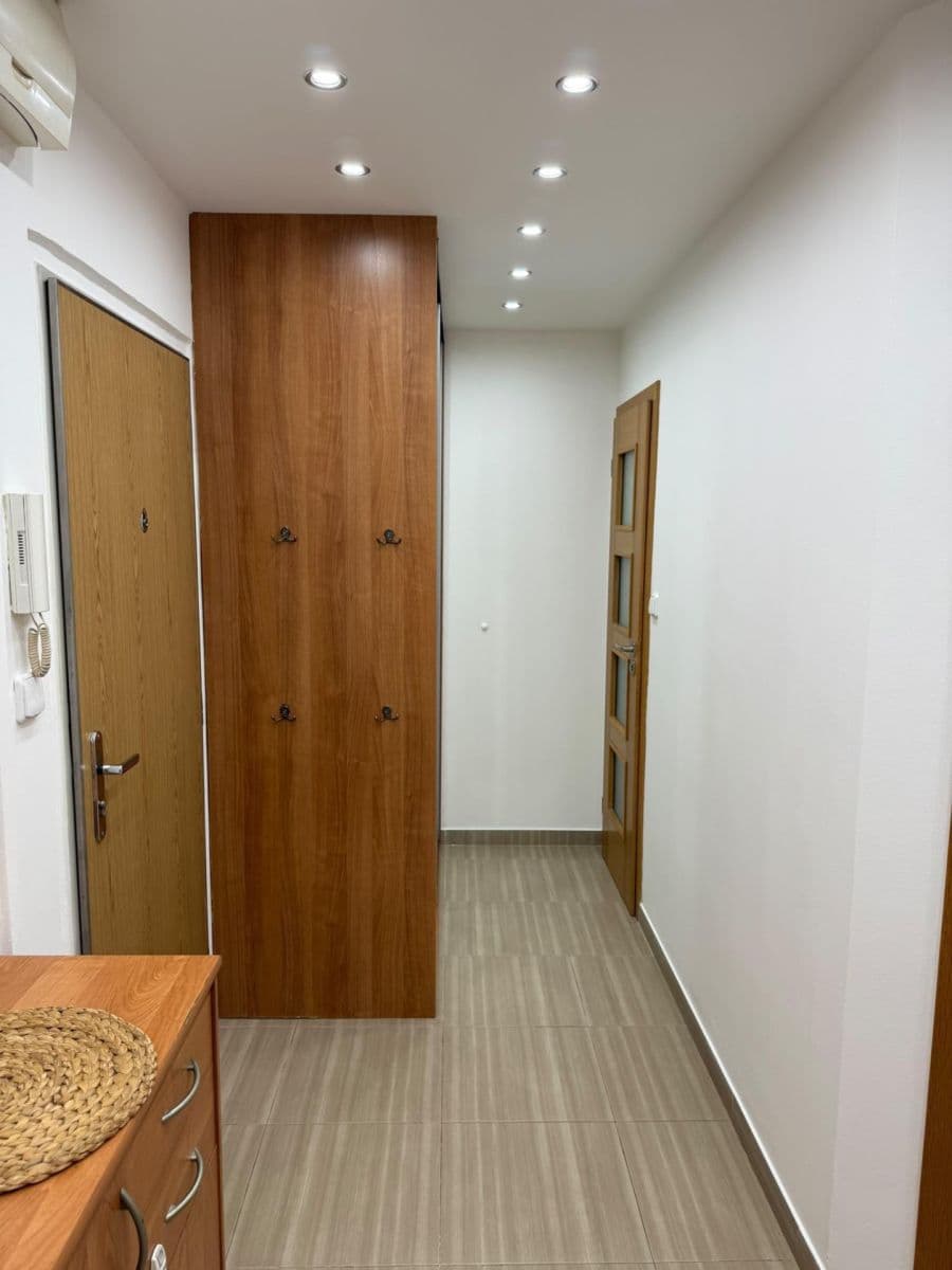 2 bedroom with open-plan kitchen flat to rent, 68 m², Šimonova, Prague, Prague 2 bedroom with open-plan kitchen flat to rent, 68 m², Šimonova, Prague, Prague