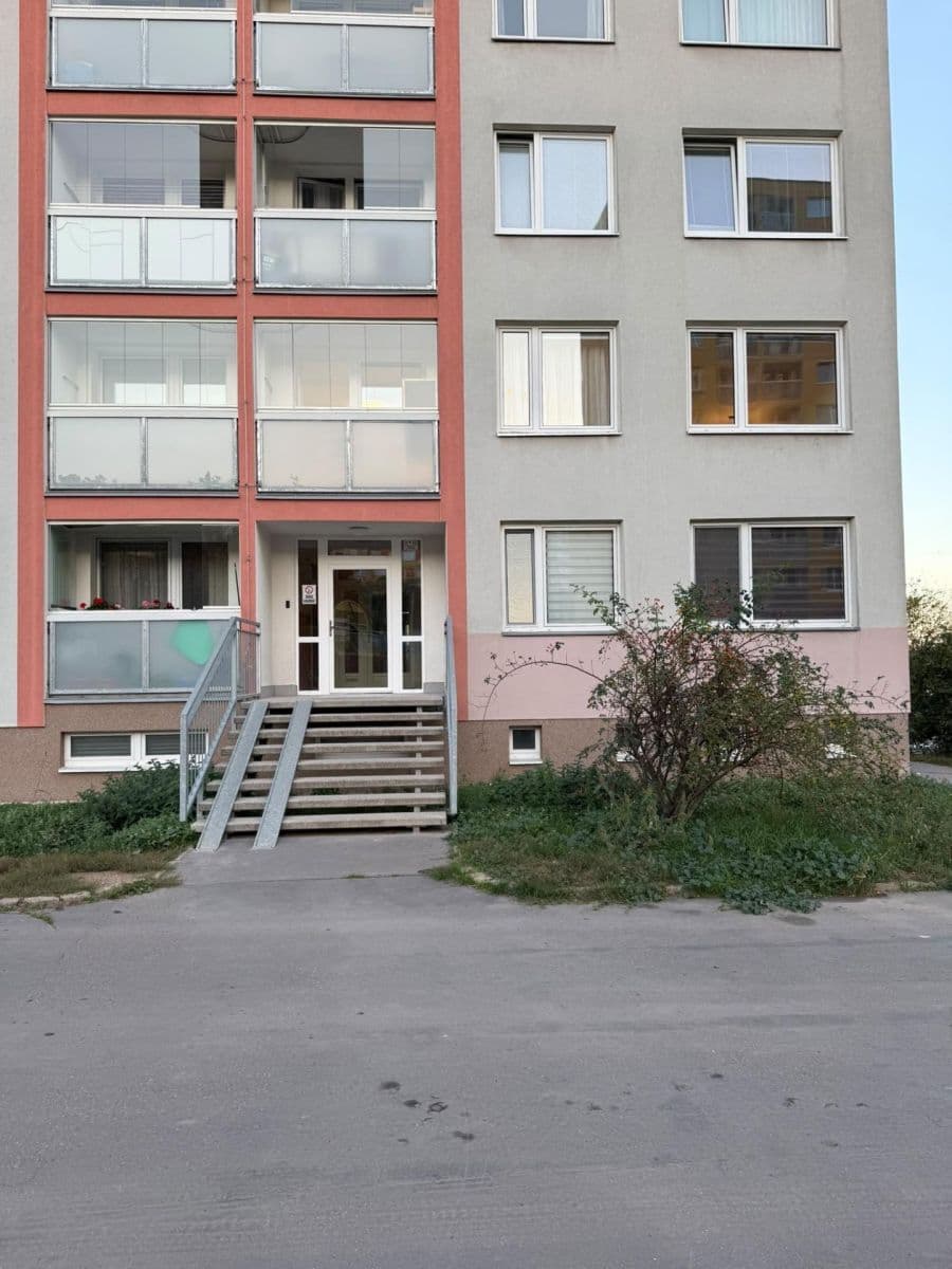 2 bedroom with open-plan kitchen flat to rent, 68 m², Šimonova, Prague, Prague 2 bedroom with open-plan kitchen flat to rent, 68 m², Šimonova, Prague, Prague