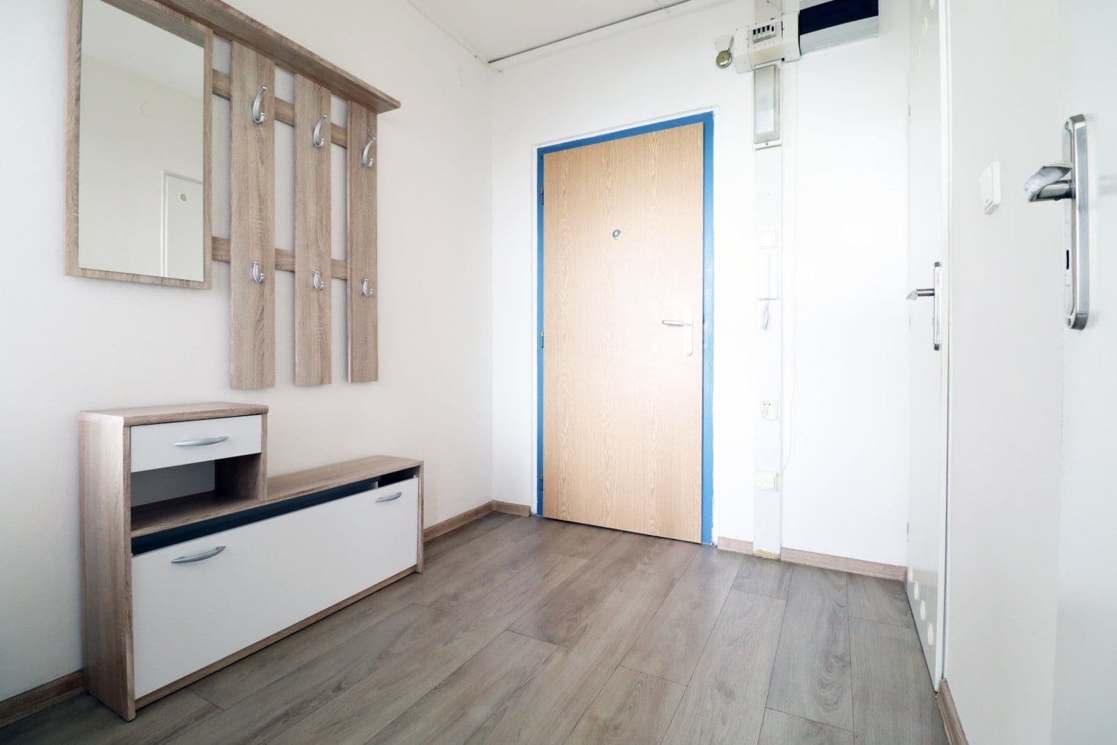 1 bedroom with open-plan kitchen flat to rent, 40 m², Makovského, Prague, Prague 1 bedroom with open-plan kitchen flat to rent, 40 m², Makovského, Prague, Prague