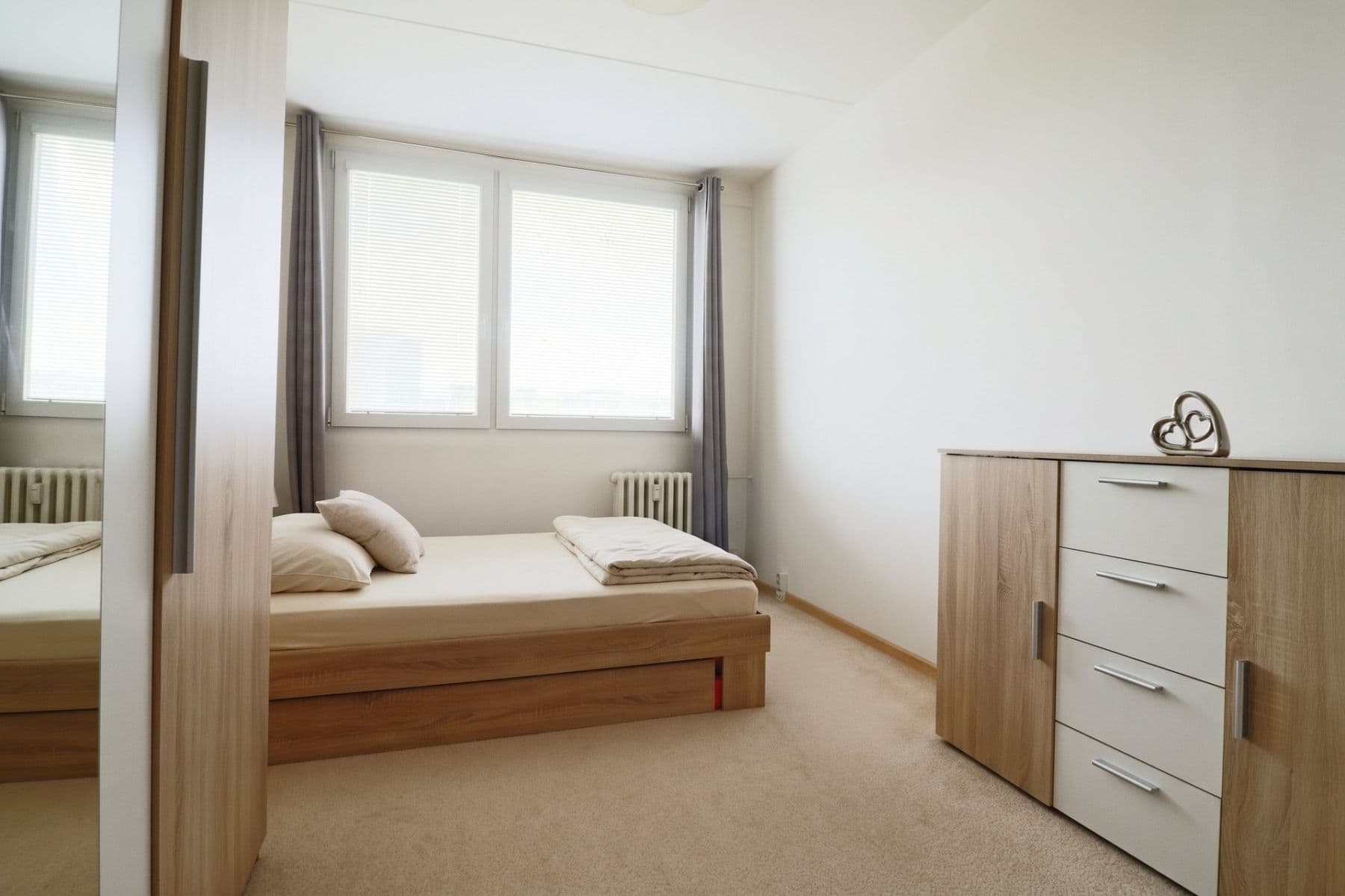 1 bedroom with open-plan kitchen flat to rent, 40 m², Makovského, Prague, Prague 1 bedroom with open-plan kitchen flat to rent, 40 m², Makovského, Prague, Prague