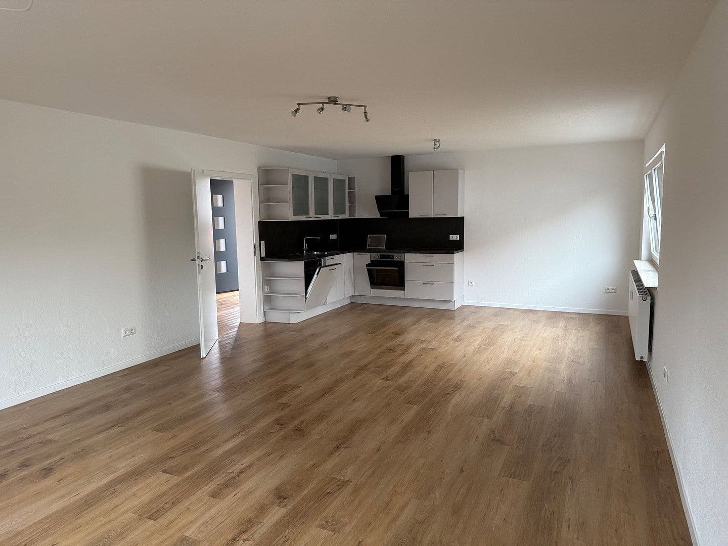 2 bedroom with open-plan kitchen flat to rent, 90 m², Ellhofen, Baden-Württemberg 2 bedroom with open-plan kitchen flat to rent, 90 m², Ellhofen, Baden-Württemberg