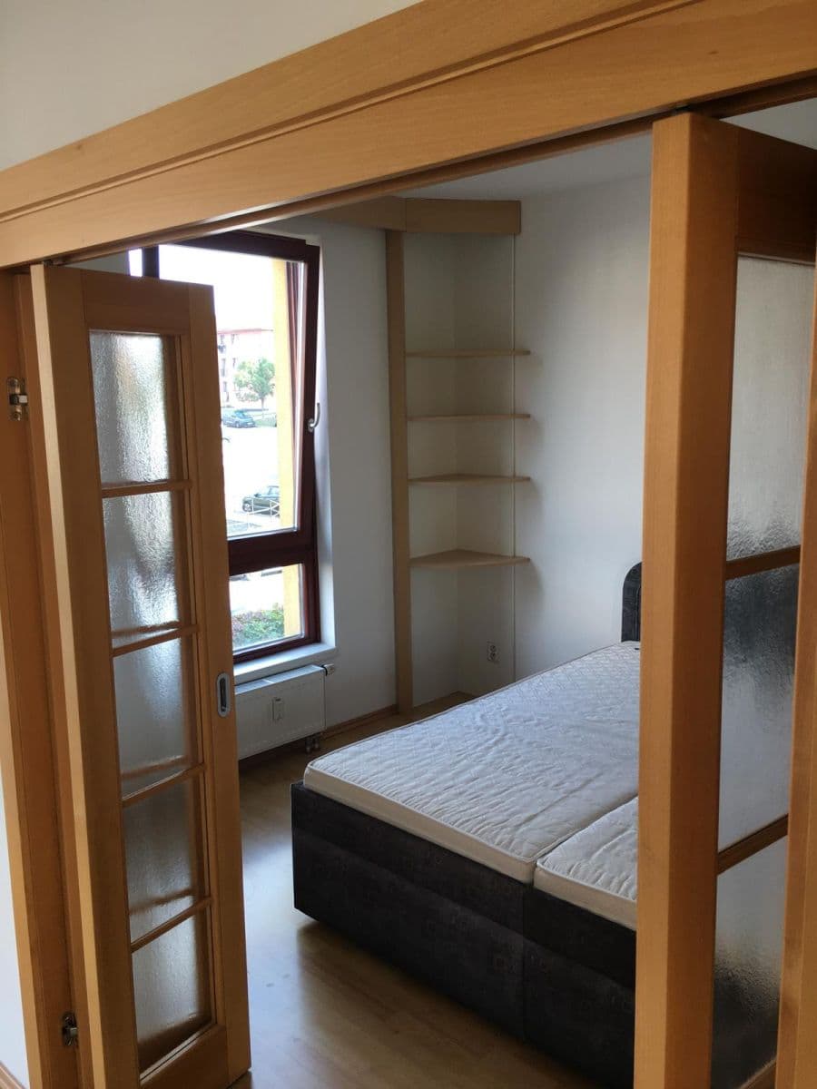 1 bedroom with open-plan kitchen flat to rent, 43 m², Jaroslava Foglara, Prague, Prague 1 bedroom with open-plan kitchen flat to rent, 43 m², Jaroslava Foglara, Prague, Prague