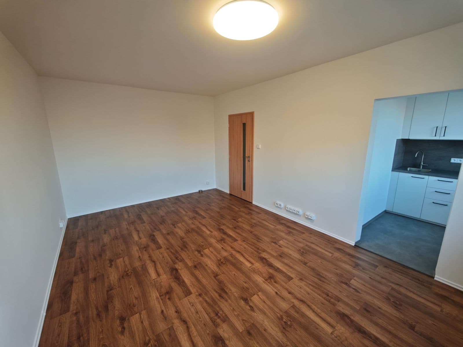 Studio flat to rent, 30 m², Valentova, Prague, Prague Studio flat to rent, 30 m², Valentova, Prague, Prague