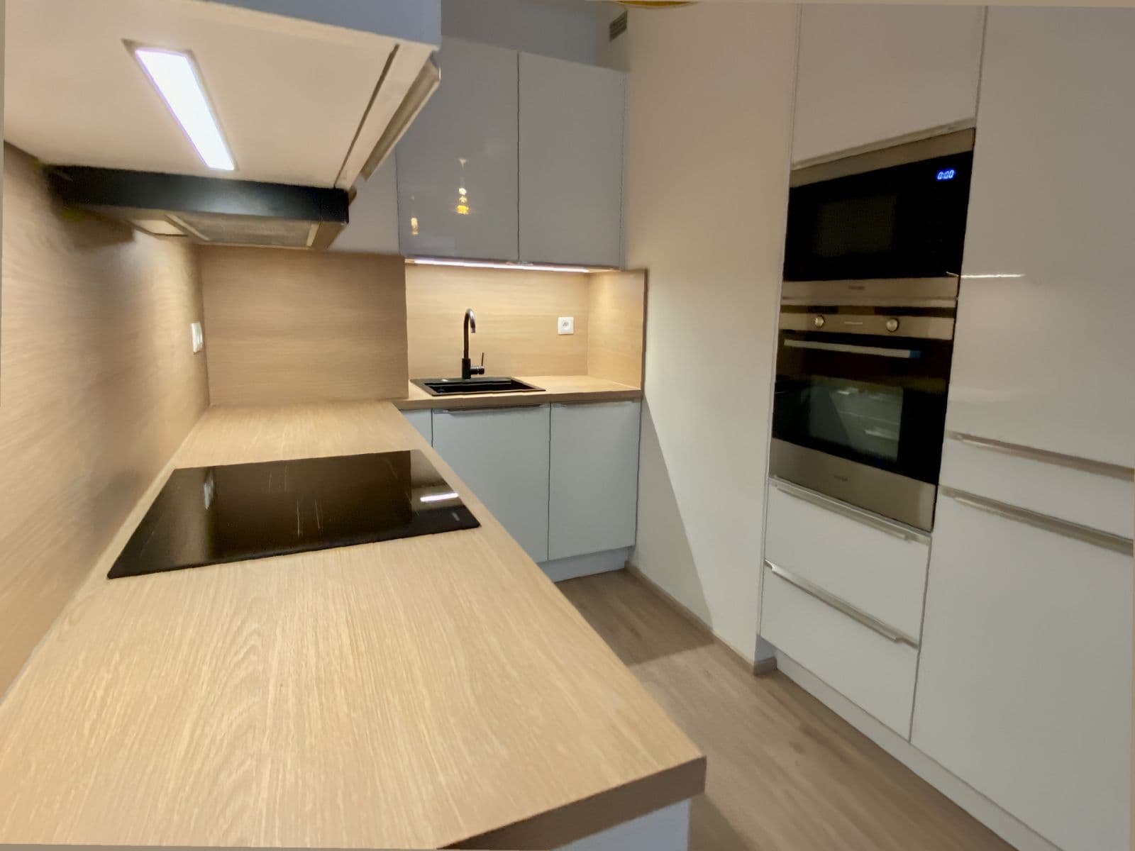 1 bedroom with open-plan kitchen flat to rent, 64 m², K Metru, Prague, Prague 1 bedroom with open-plan kitchen flat to rent, 64 m², K Metru, Prague, Prague