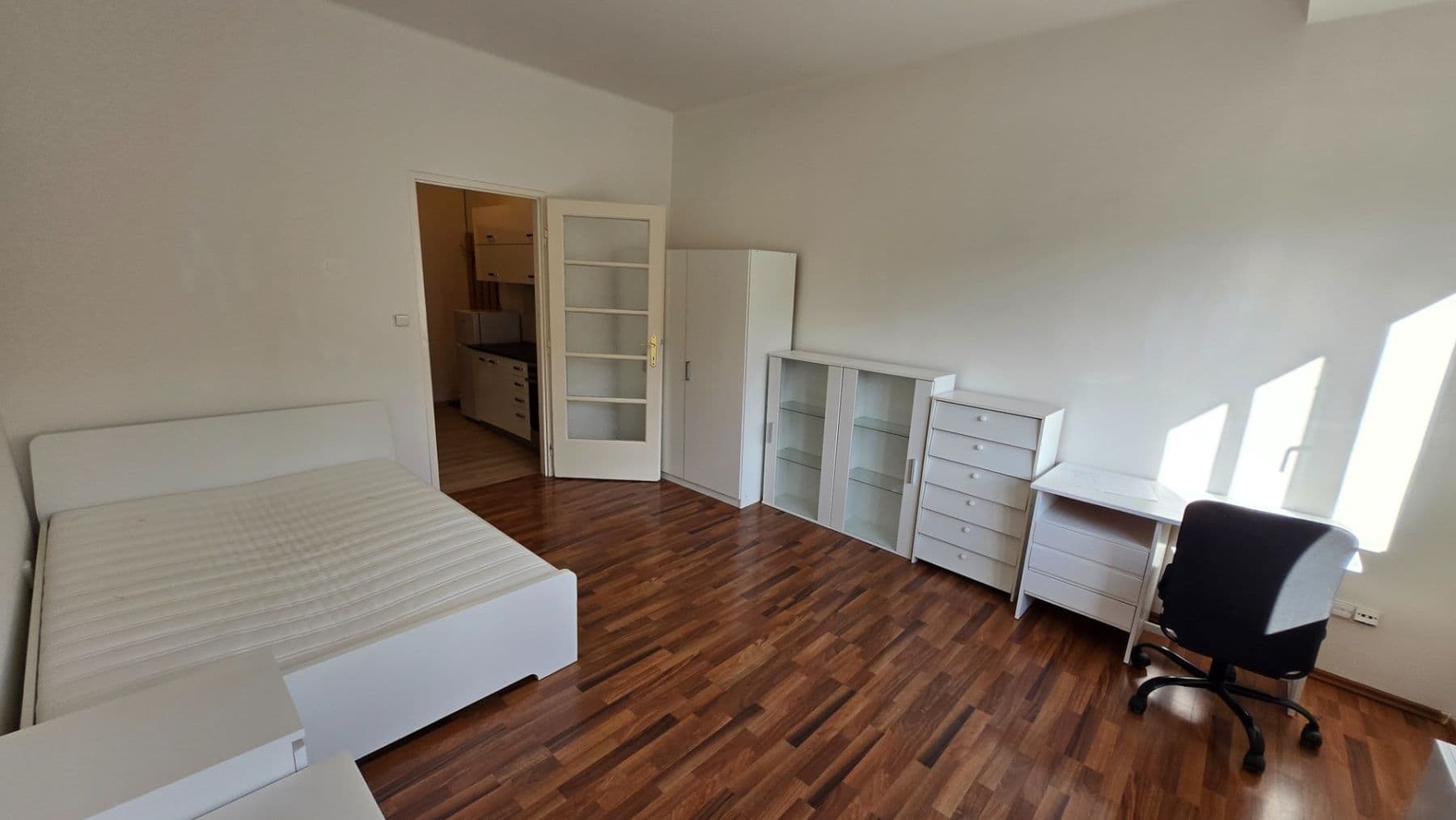 Studio flat to rent, 30 m², Vrchlického, Prague, Prague Studio flat to rent, 30 m², Vrchlického, Prague, Prague