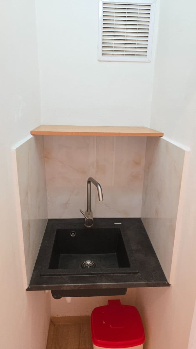 Studio flat to rent, 30 m², Vrchlického, Prague, Prague Studio flat to rent, 30 m², Vrchlického, Prague, Prague