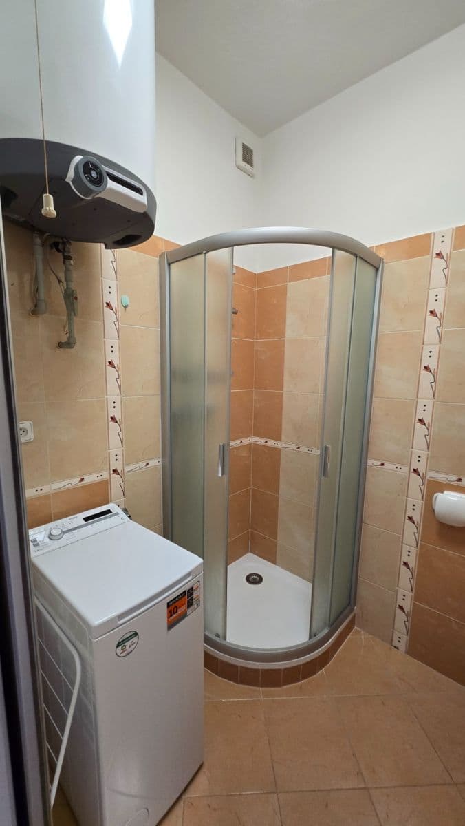 Studio flat to rent, 30 m², Vrchlického, Prague, Prague Studio flat to rent, 30 m², Vrchlického, Prague, Prague