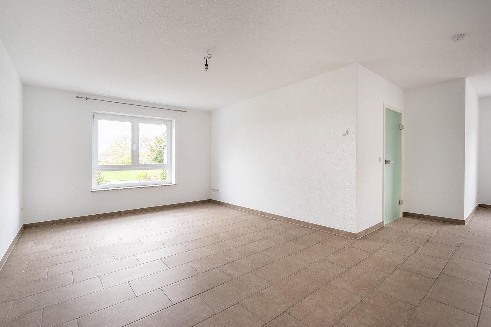 2 bedroom with open-plan kitchen flat to rent, 94 m², Grolsheim, Rhineland-Palatinate 2 bedroom with open-plan kitchen flat to rent, 94 m², Grolsheim, Rhineland-Palatinate